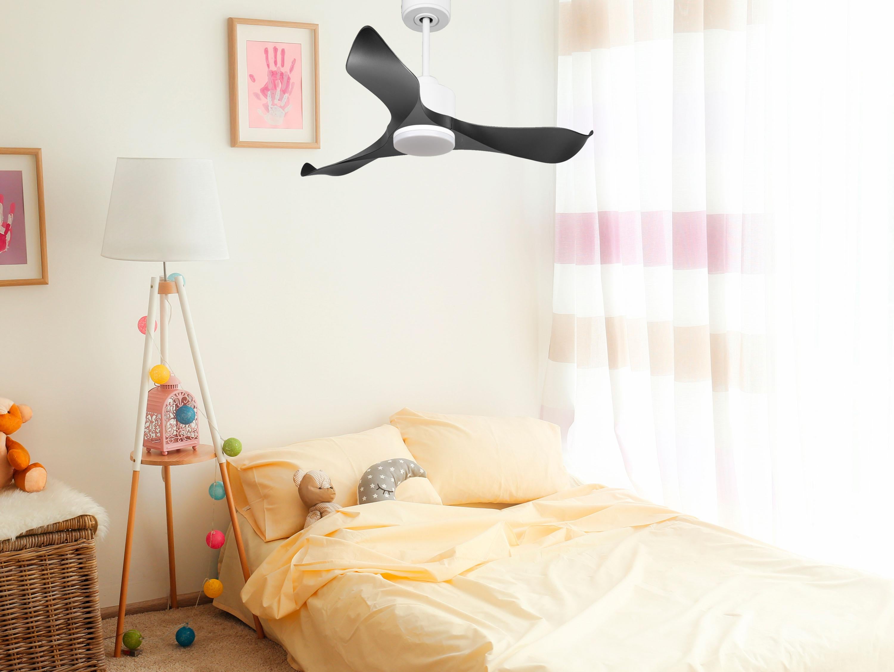 Ventilatore da soffitto Reversibile Termostato Dimmabile Wifi Motore CC Tetti inclinati Telecomando Luce a tre toni Adattatore 2/3 lame Hypersilence Memoria