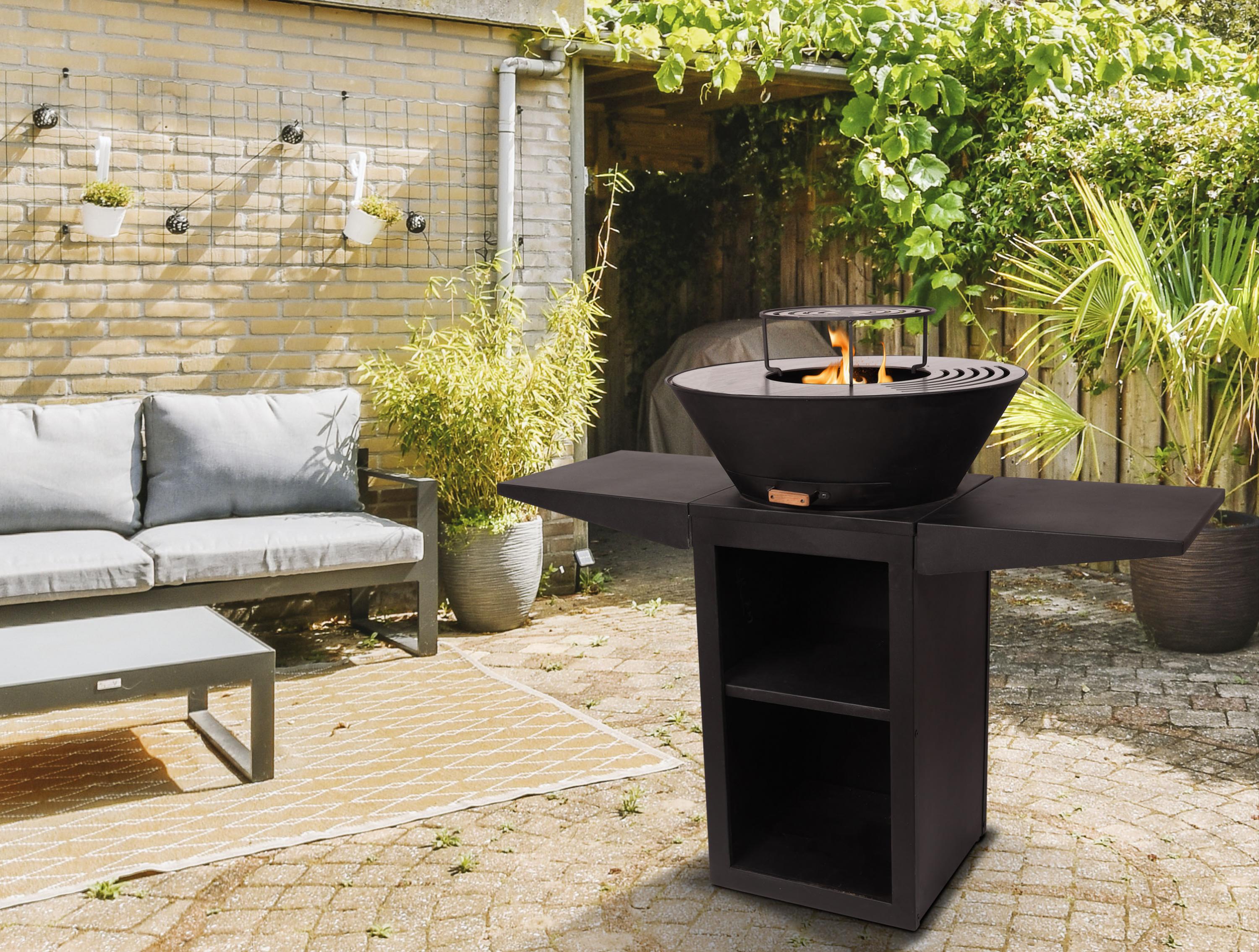 Barbecue con piastra rotonda, grill e supporto in acciaio nero