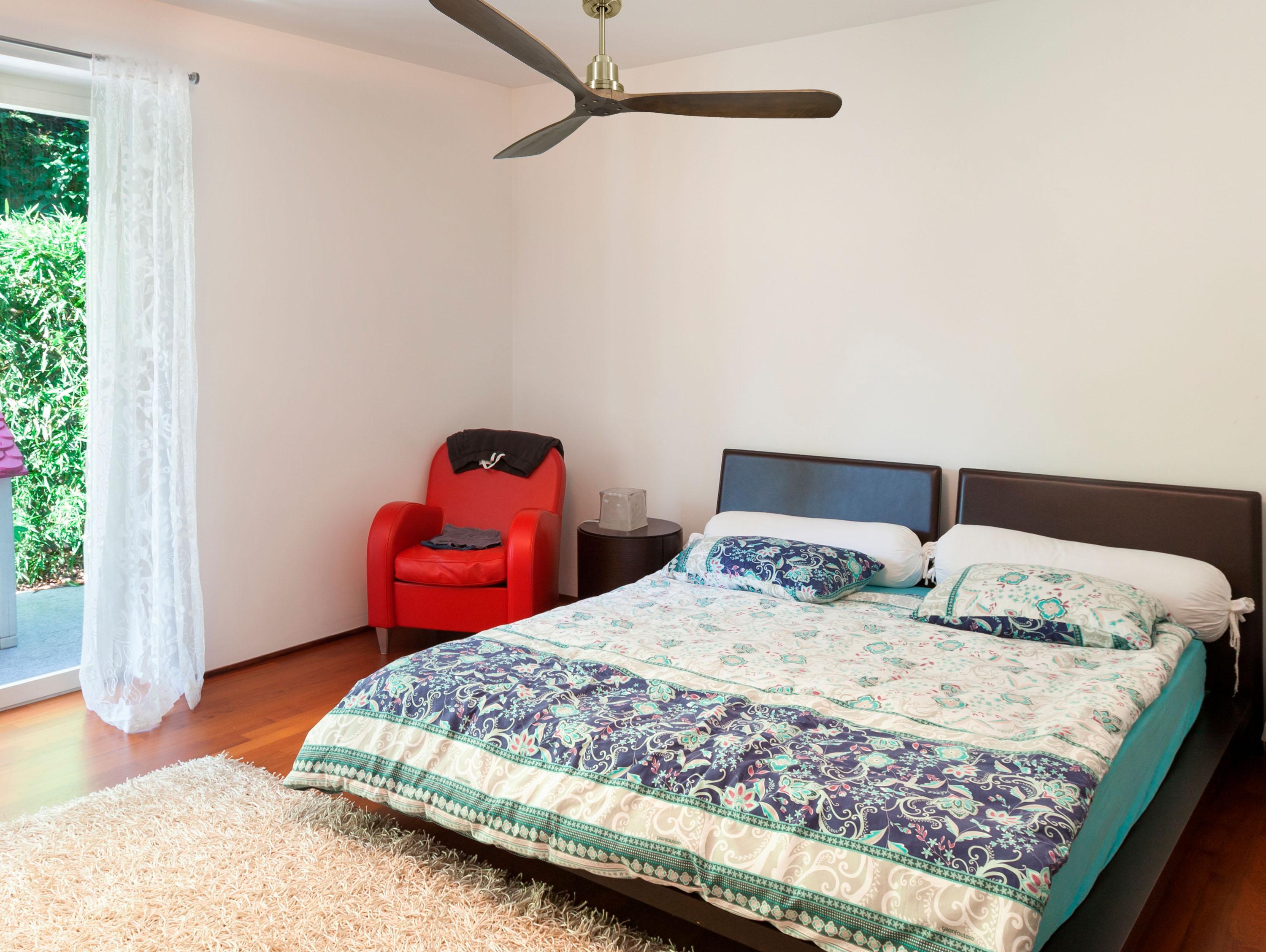 Ventilatore da soffitto Reversibile Termostato Wifi Motore CC Tetti inclinati Telecomando Hypersilence Memoria FullWood