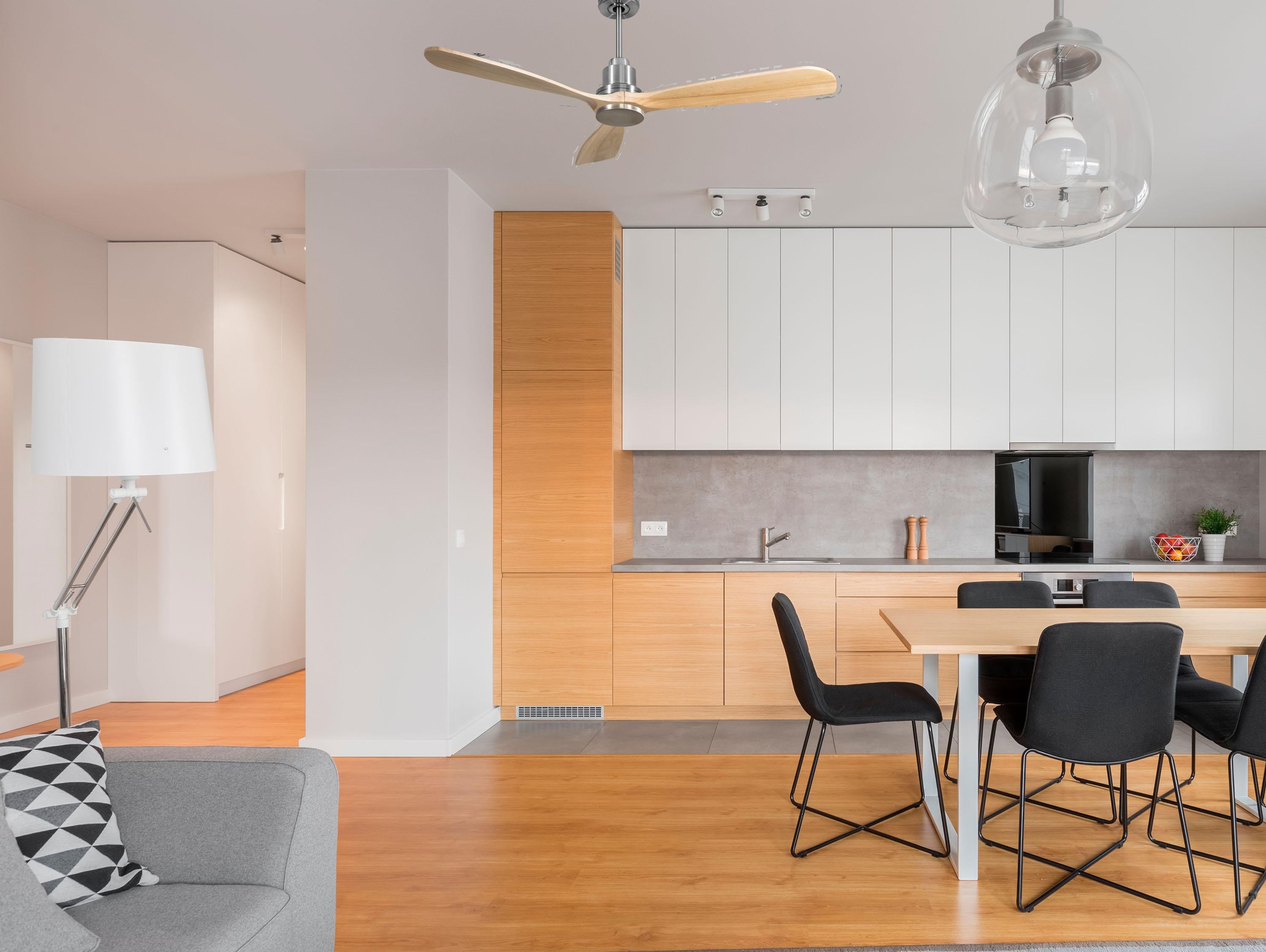 Ventilatore da soffitto Reversibile Termostato Wifi Motore CC Tetti inclinati Telecomando Hypersilence Memoria FullWood Shopify Vendible (AUTOMATICO)