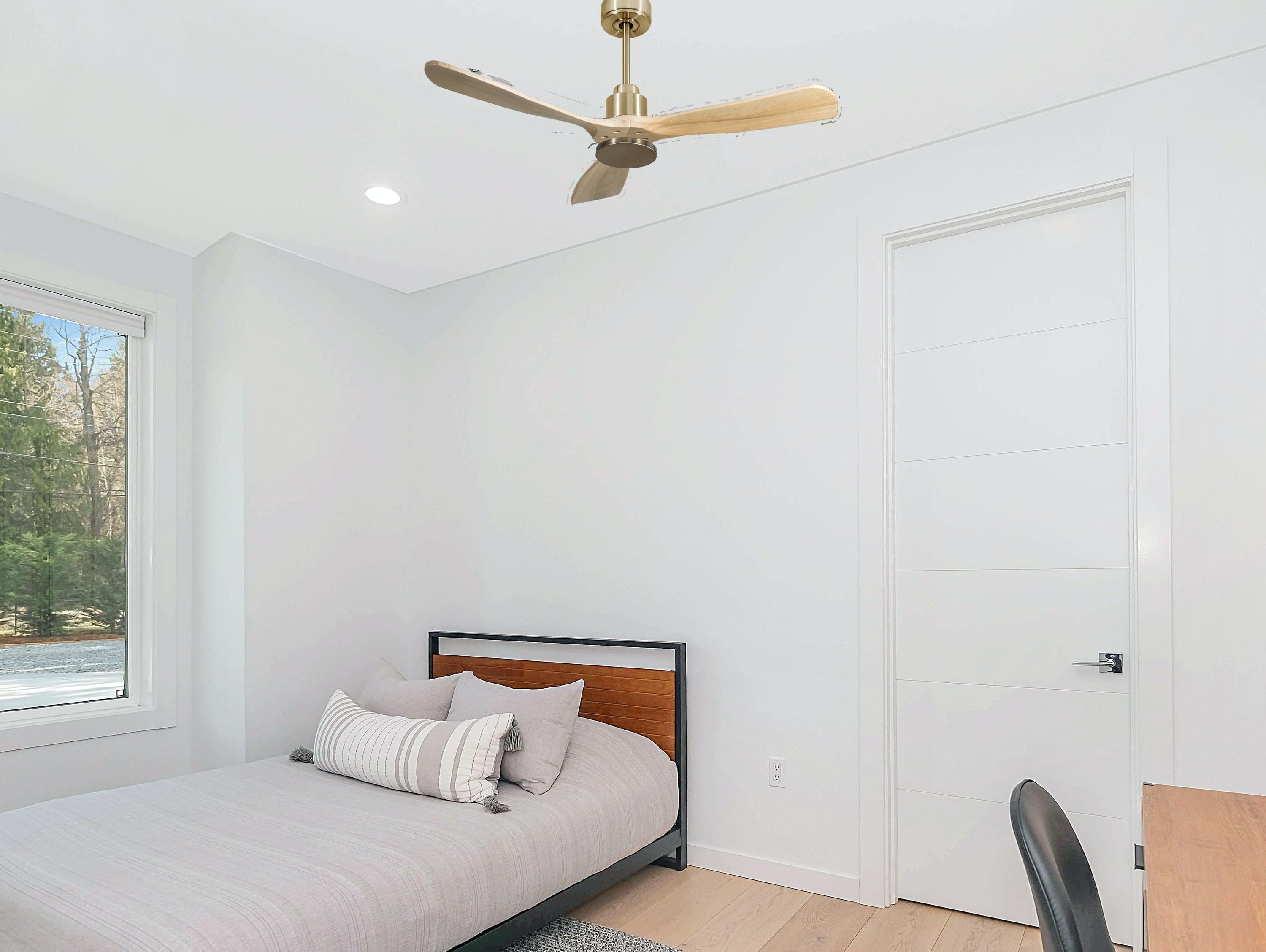Ventilatore da soffitto Reversibile Termostato Wifi Motore CC Tetti inclinati Telecomando Hypersilence Memoria FullWood