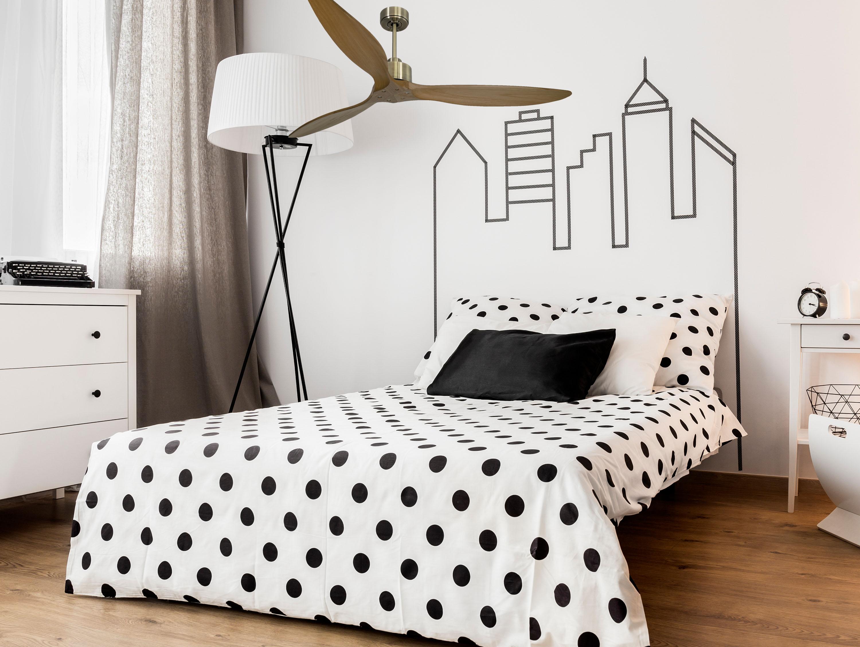 Ventilatore da soffitto Reversibile Termostato Wifi Motore CC Tetti inclinati Telecomando Hypersilence Memoria FullWood