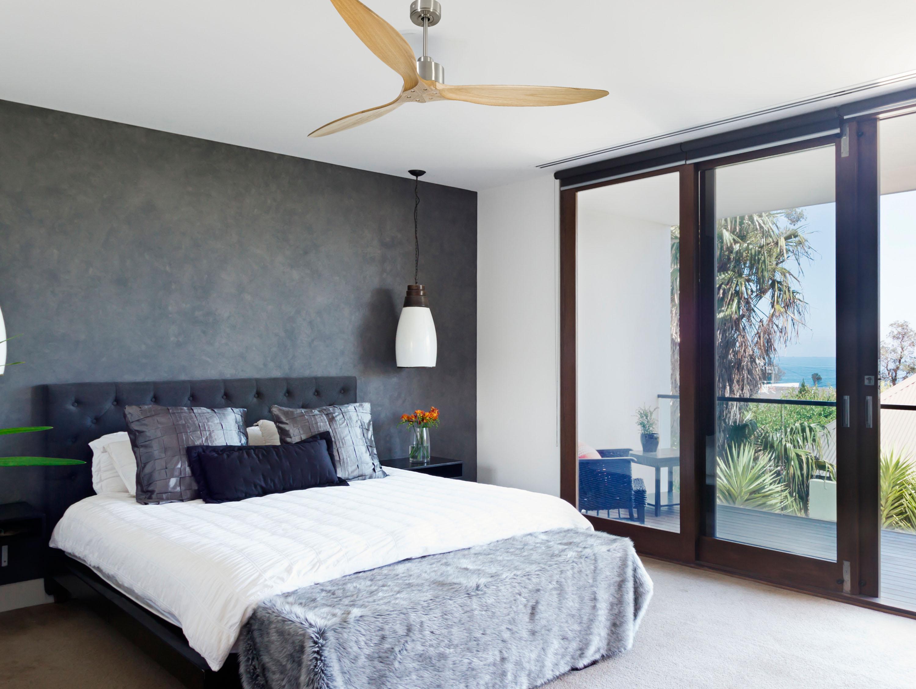 Ventilatore da soffitto Reversibile Termostato Wifi Motore CC Tetti inclinati Telecomando Hypersilence Memoria FullWood
