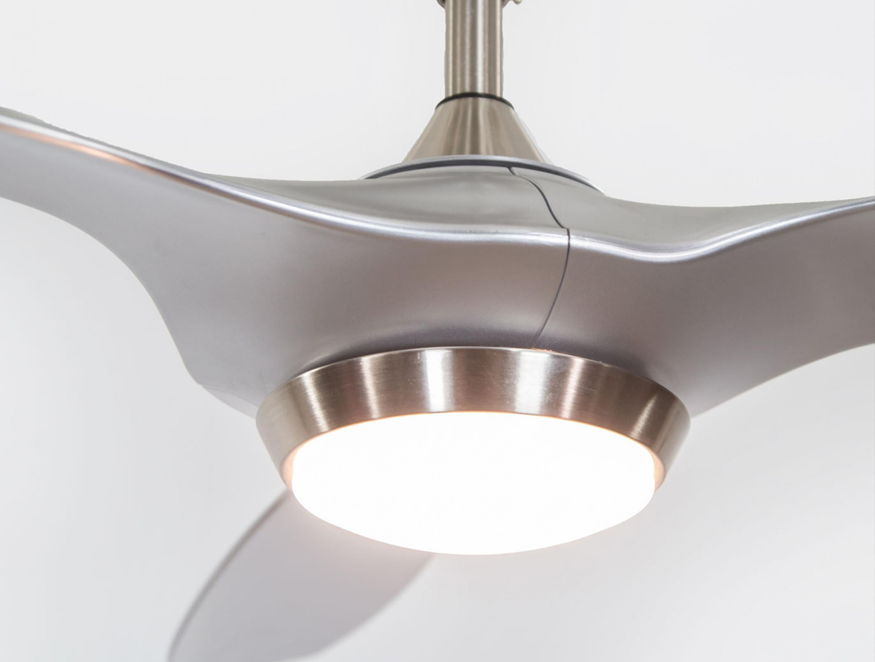 Ventilatore da soffitto ø132 cm con LED e Wifi Reversibile Hypersilence