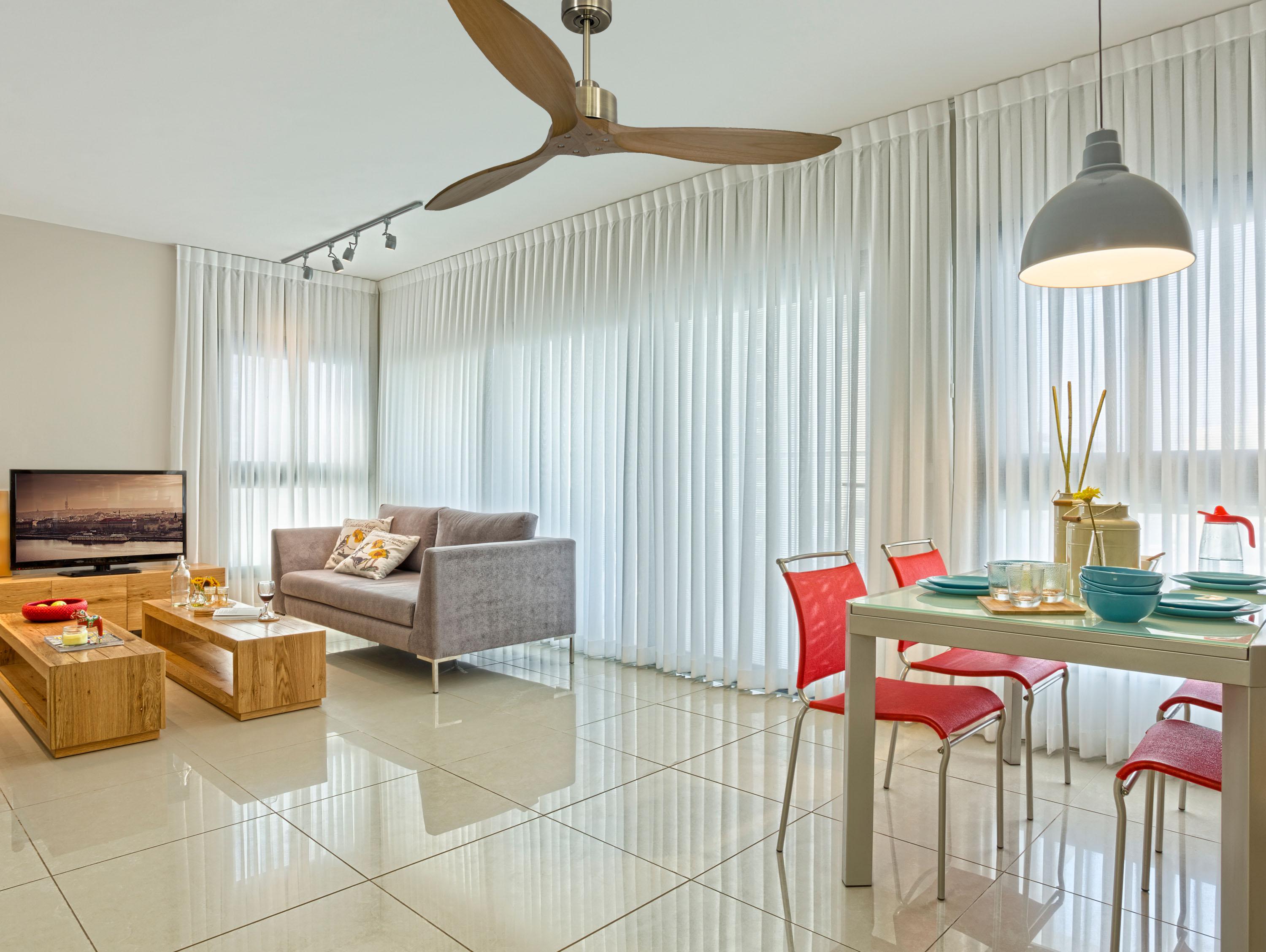 Ventilatore da soffitto Reversibile Termostato Wifi Motore CC Tetti inclinati Telecomando Hypersilence Memoria FullWood