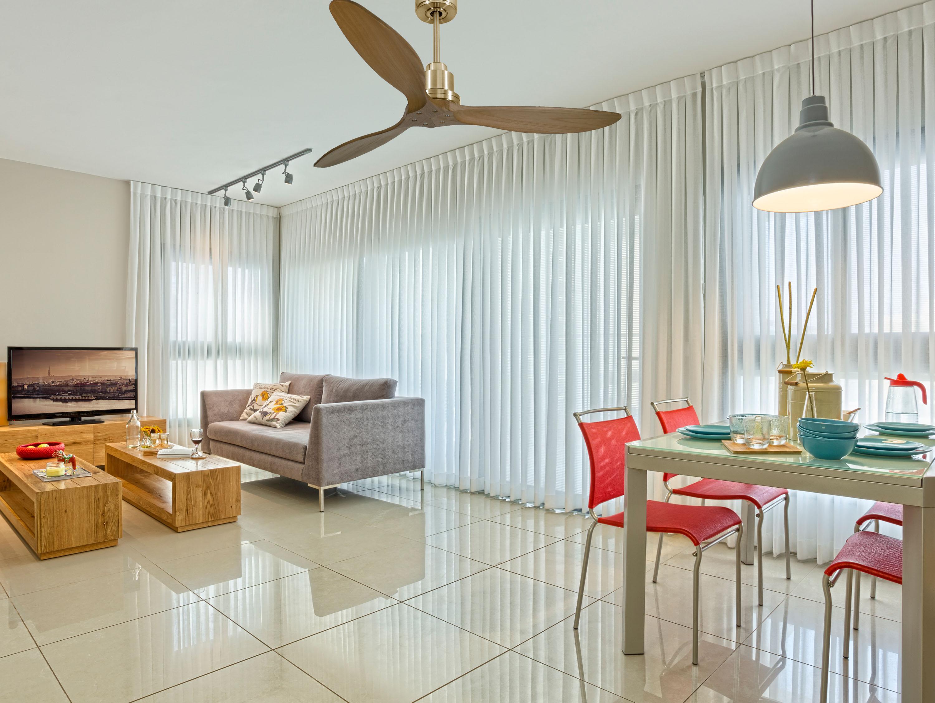 Ventilatore da soffitto Reversibile Termostato Wifi Motore CC Tetti inclinati Telecomando Hypersilence Memoria FullWood