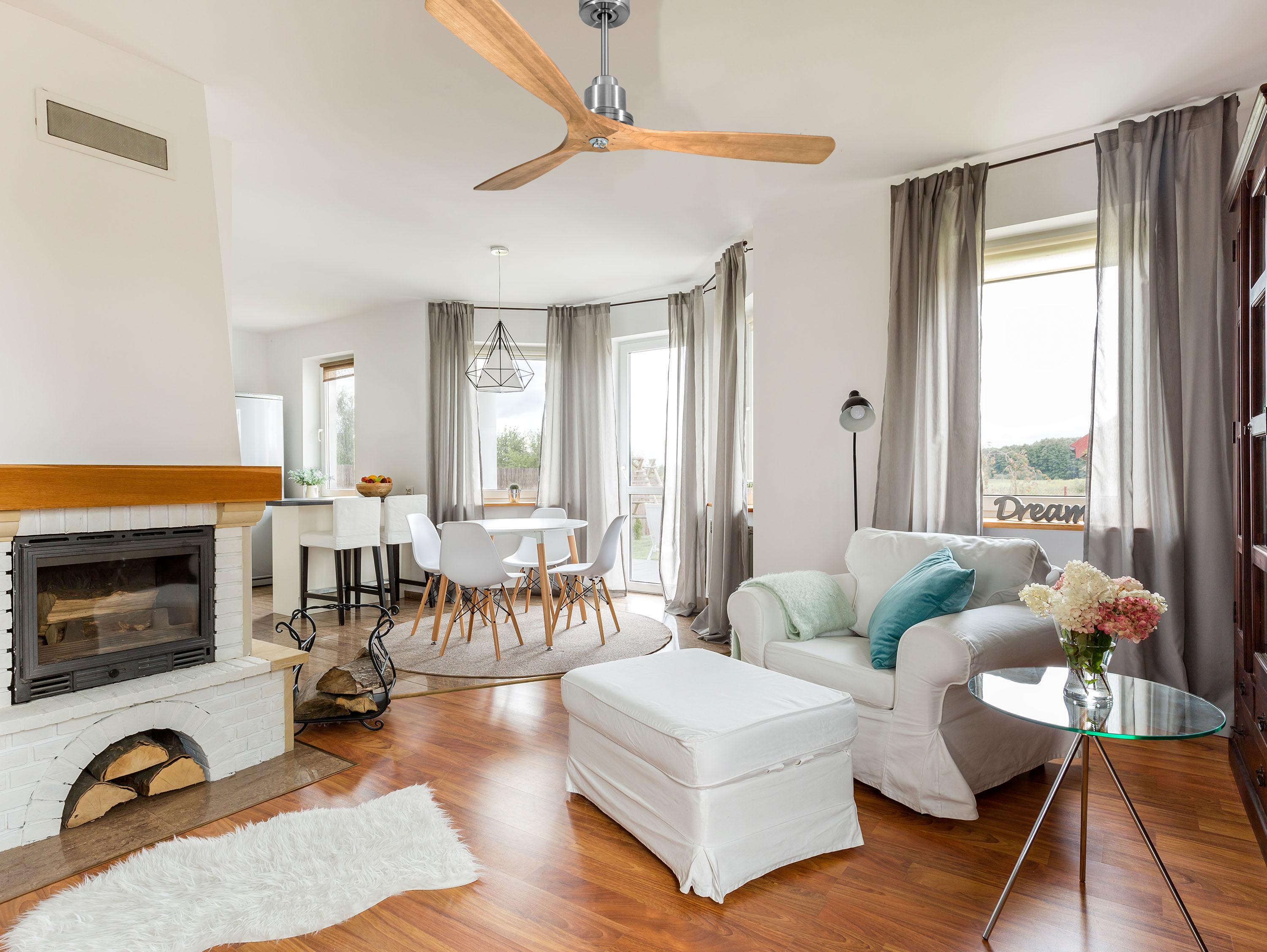 Ventilatore da soffitto Reversibile Termostato Dimmabile Wifi Motore CC Tetti inclinati Telecomando Luce a tre toni Hypersilence Memoria