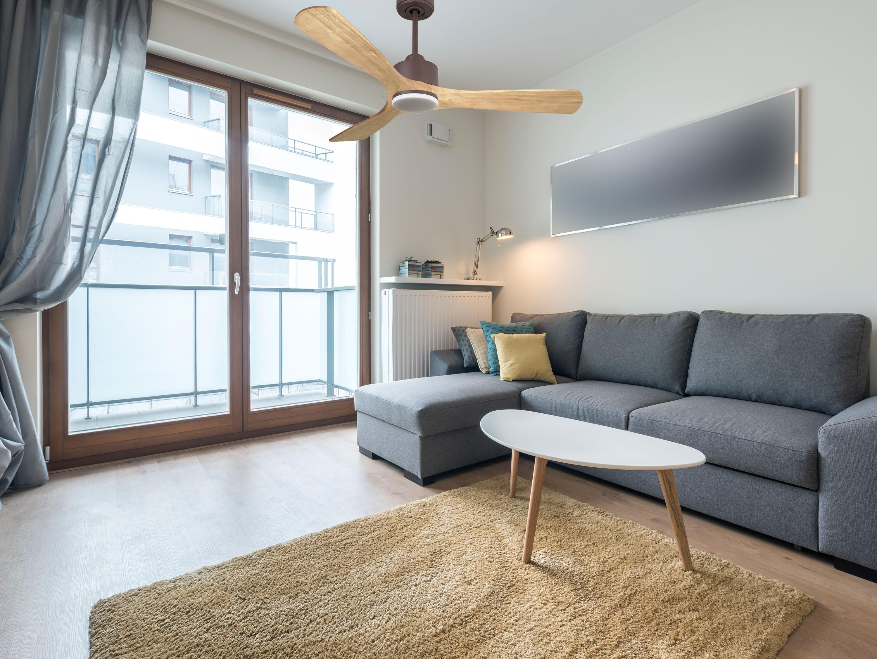 Ventilatore da soffitto Reversibile Termostato Dimmabile Wifi Motore CC Tetti inclinati Telecomando Luce a tre toni Hypersilence Memoria