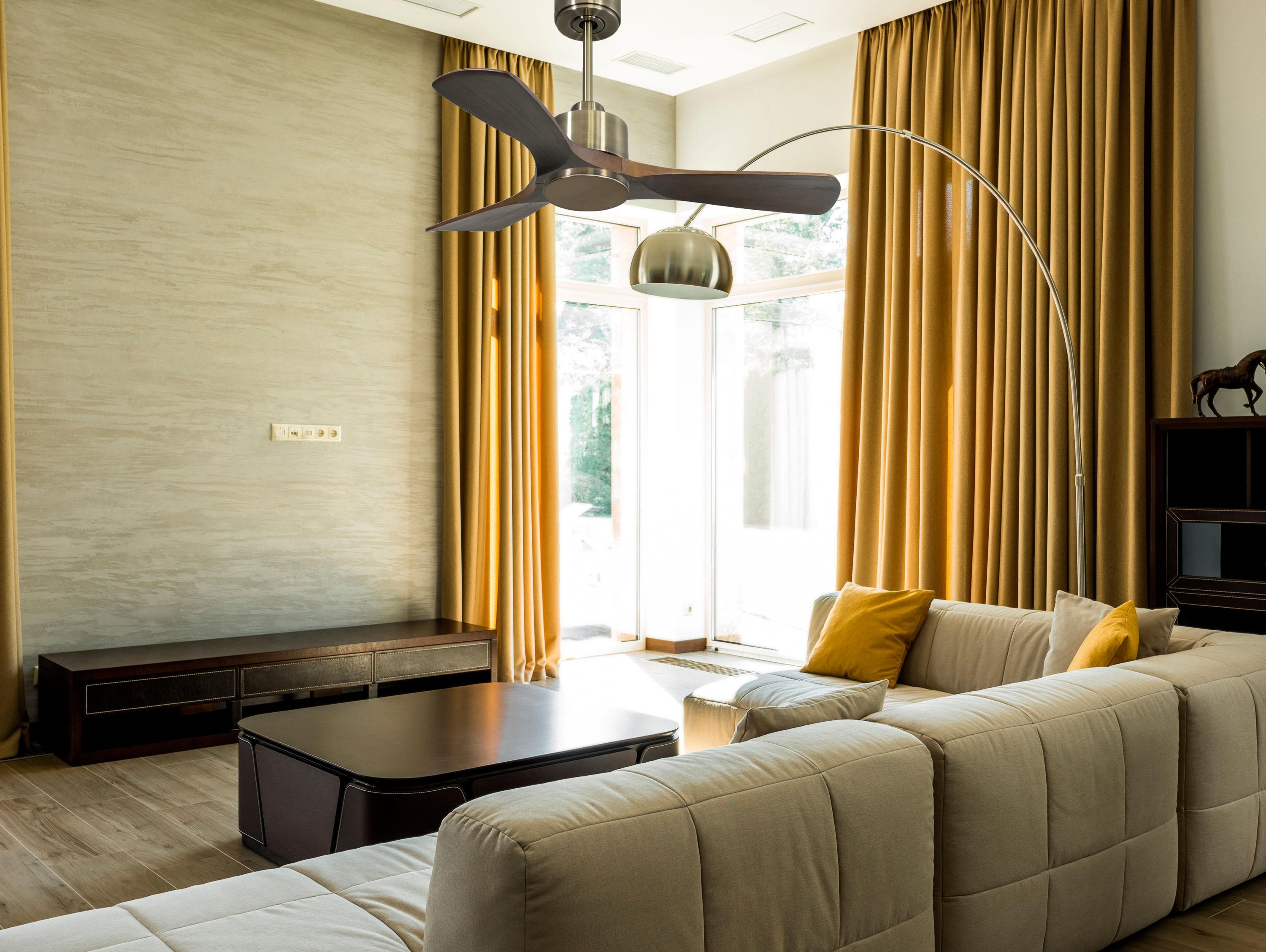 Ventilatore da soffitto Reversibile Termostato Wifi Motore CC Tetti inclinati Telecomando Hypersilence Memoria