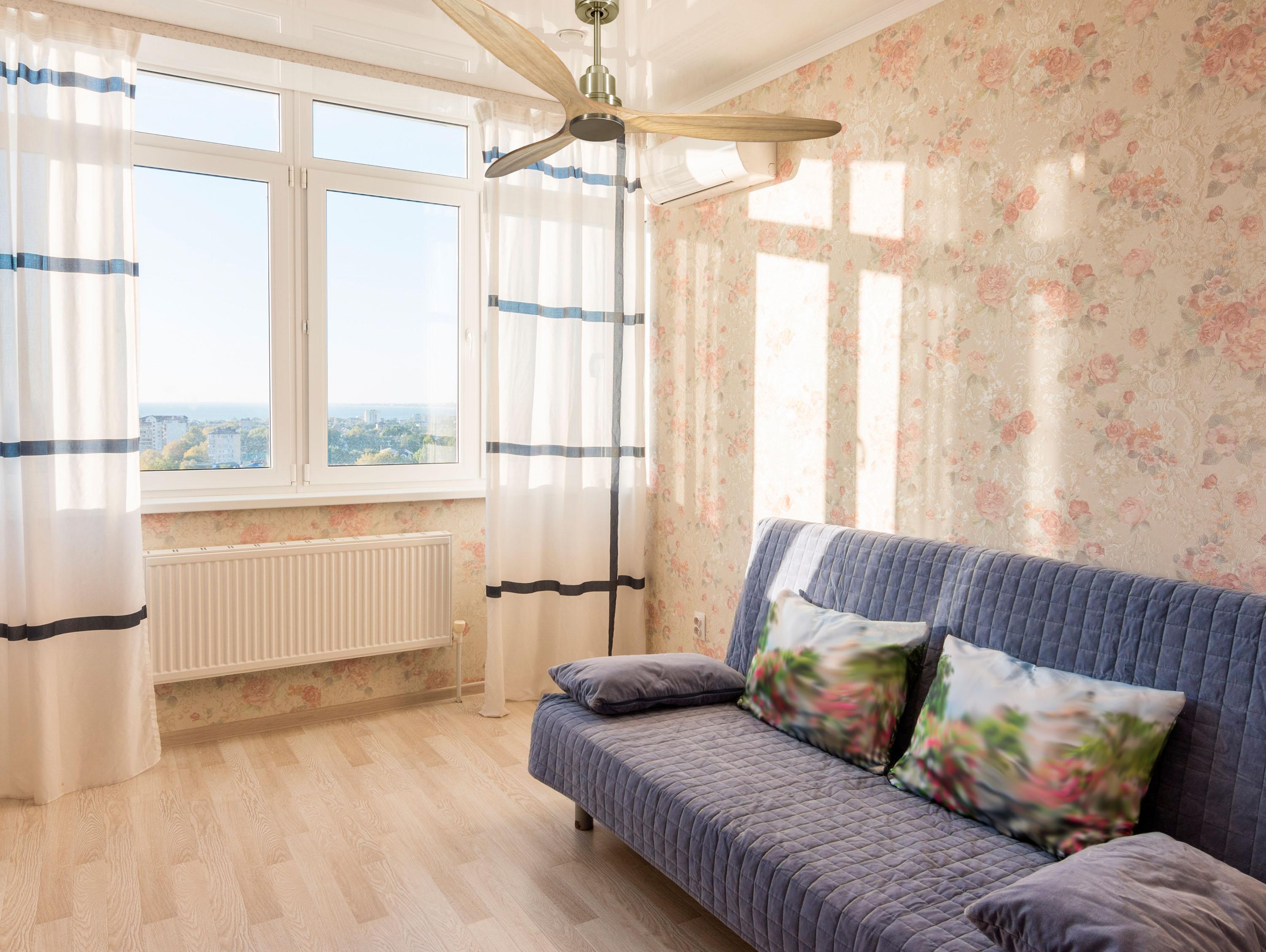 Ventilatore da soffitto Reversibile Termostato Wifi Motore CC Tetti inclinati Telecomando Hypersilence Memoria