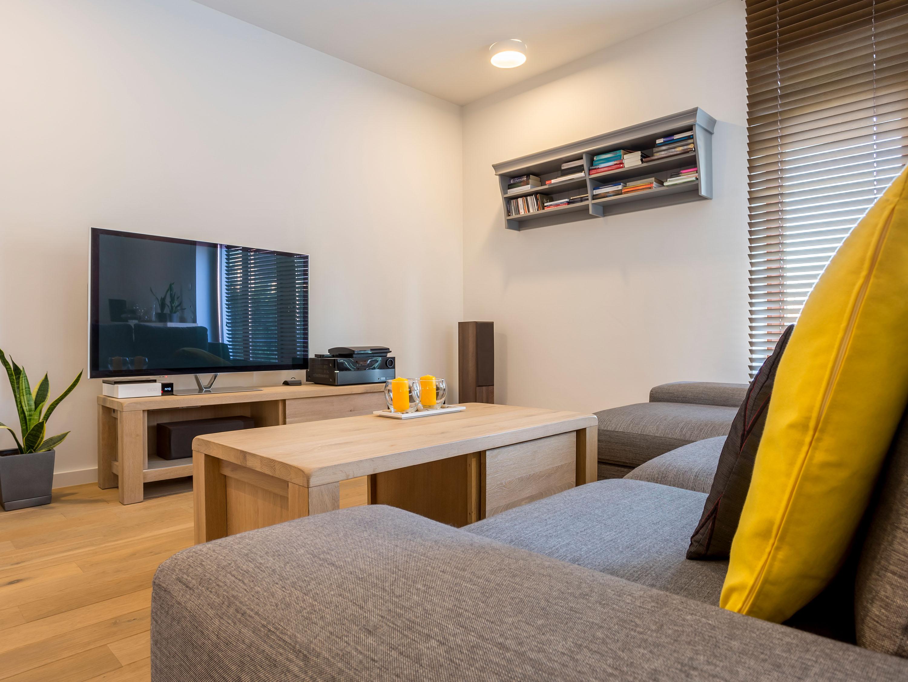 Ventilatore da soffitto Reversibile Termostato Dimmabile Wifi Motore CC Tetti inclinati Telecomando Luce a tre toni Hypersilence Memoria Shopify Vendible (AUTOMATICO)