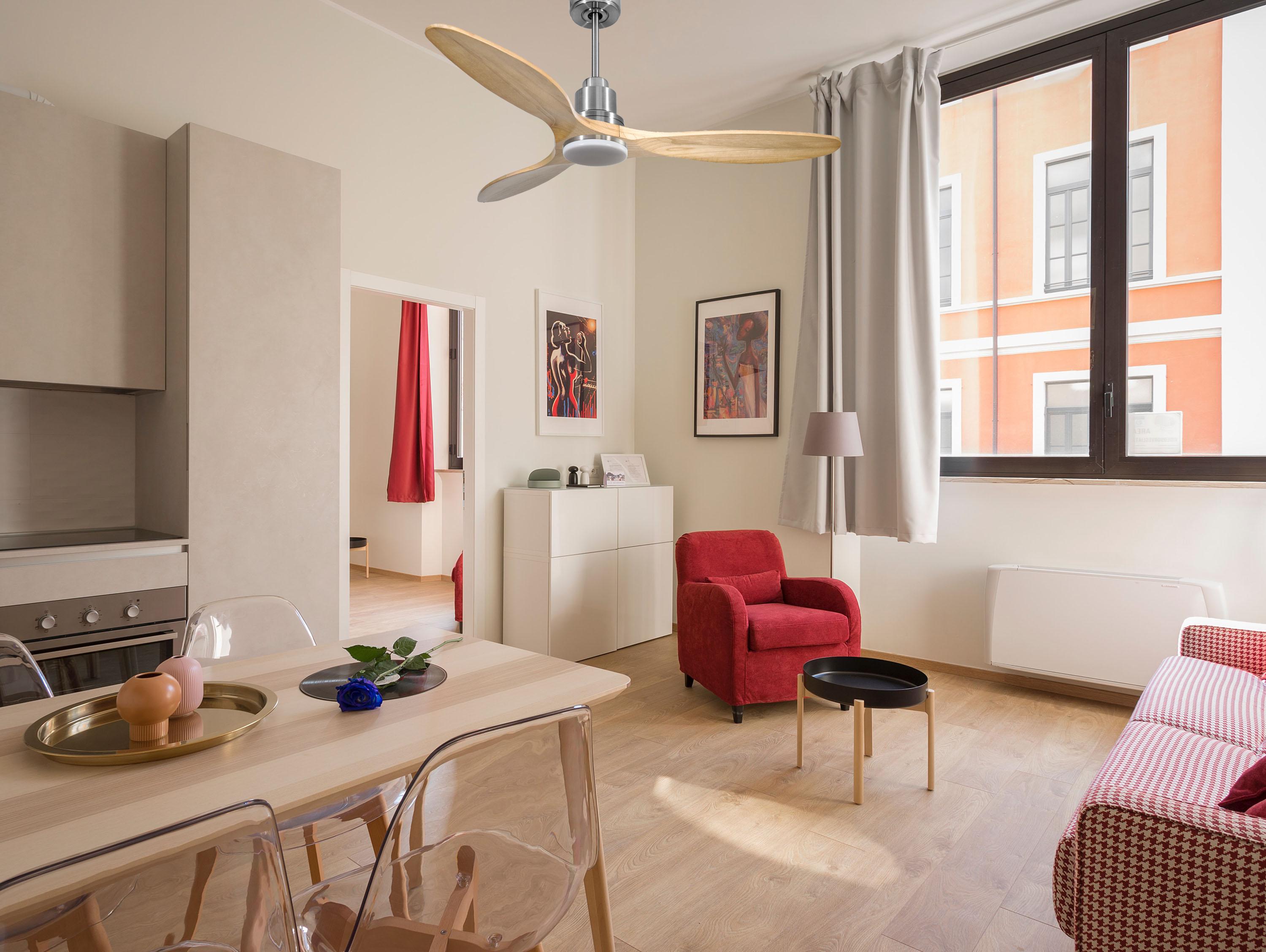 Ventilatore da soffitto Reversibile Termostato Dimmabile Wifi Motore CC Tetti inclinati Telecomando Luce a tre toni Hypersilence Memoria Shopify Vendible (AUTOMATICO)