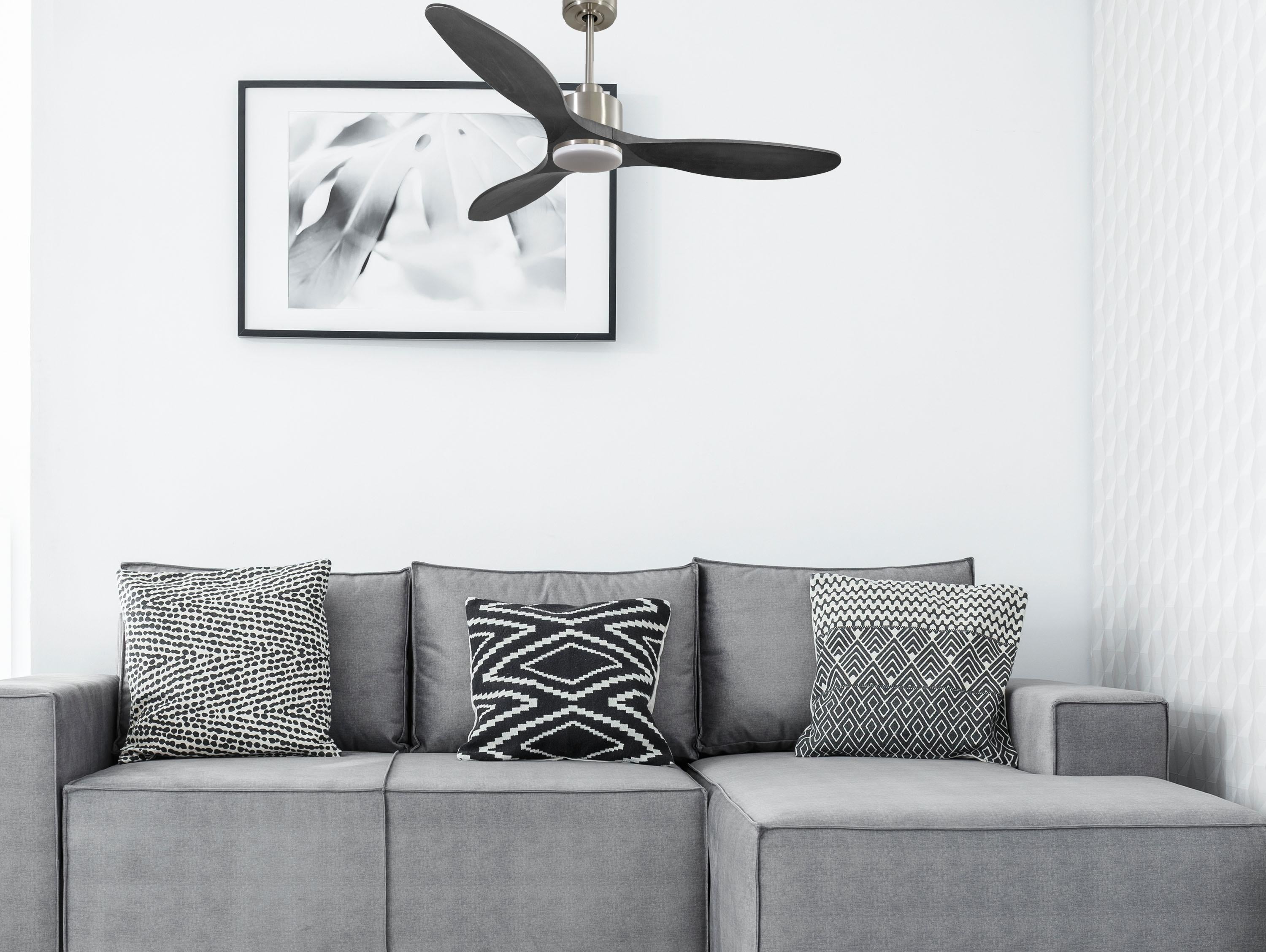 Ventilatore da soffitto Reversibile Termostato Dimmabile Wifi Motore CC Tetti inclinati Telecomando Luce a tre toni Hypersilence Memoria