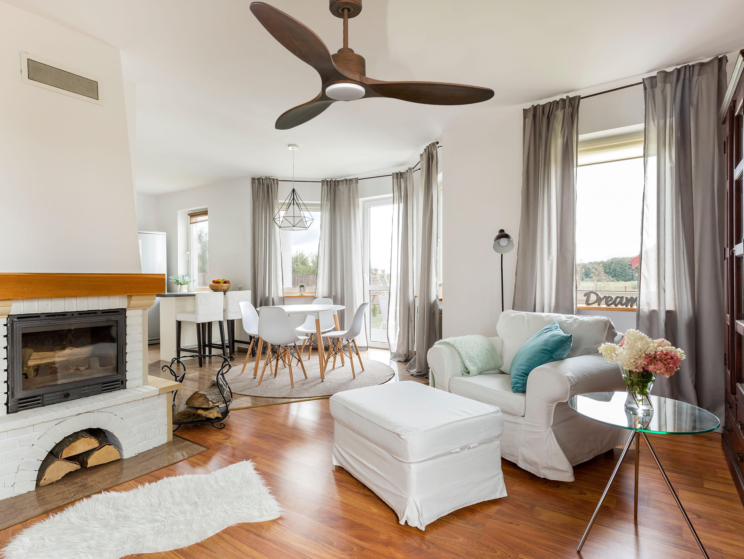 Ventilatore da soffitto Reversibile Termostato Dimmabile Wifi Motore CC Tetti inclinati Telecomando Luce a tre toni Hypersilence Memoria
