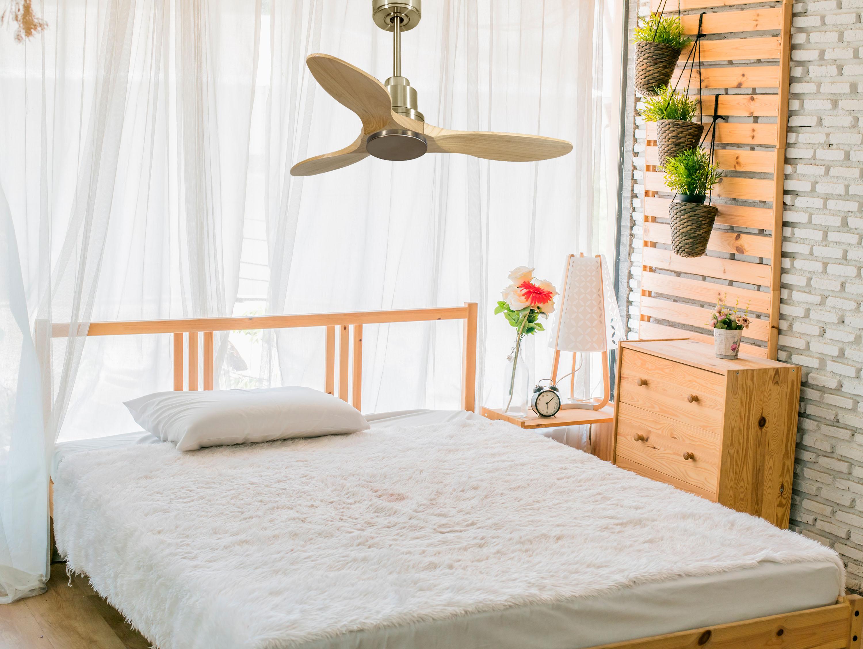 Ventilatore da soffitto Reversibile Termostato Wifi Motore CC Tetti inclinati Telecomando Hypersilence Memoria