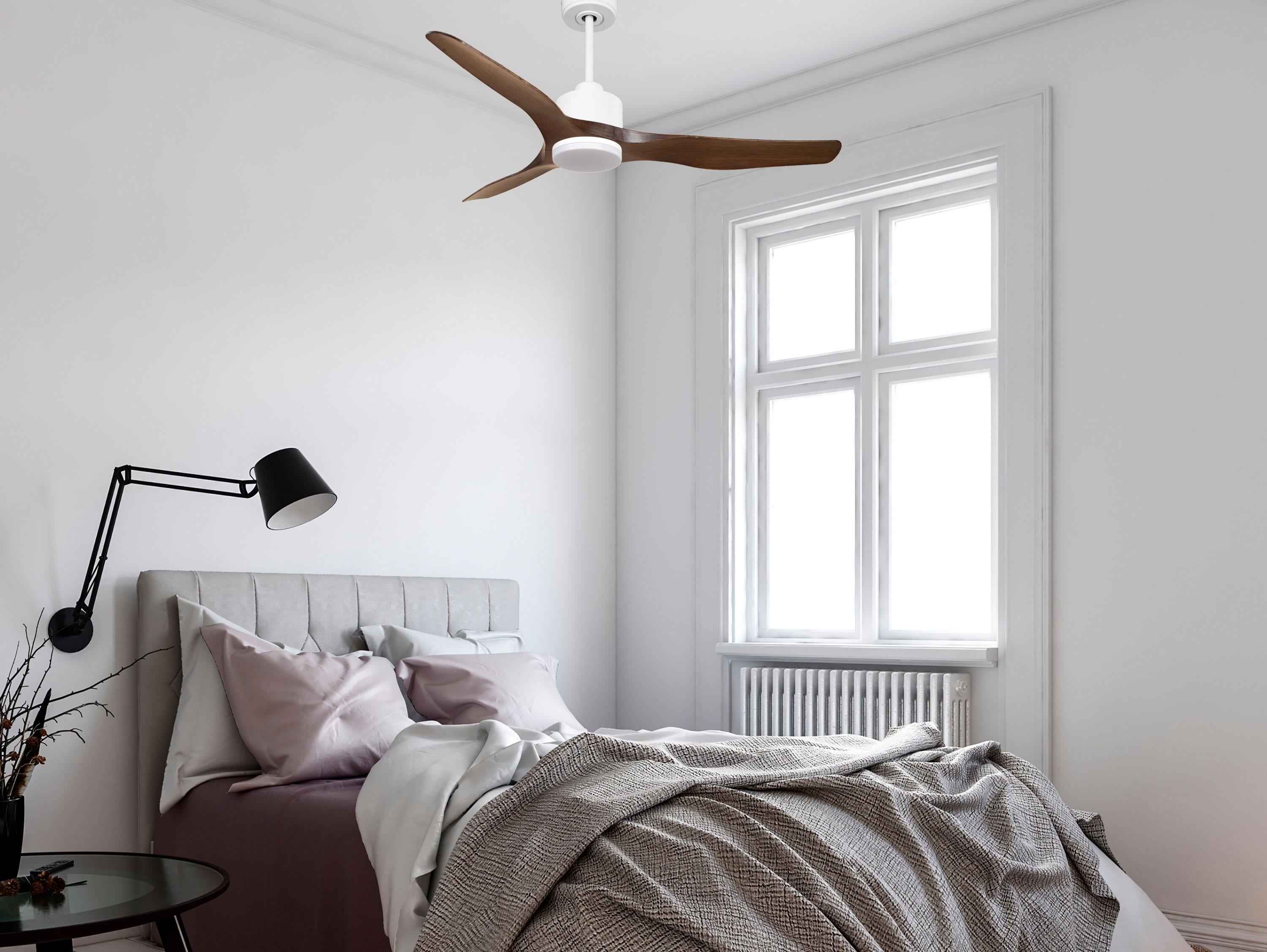 Ventilatore da soffitto Reversibile Termostato Dimmabile Wifi Motore CC Tetti inclinati Telecomando Luce a tre toni Adattatore 2/3 lame Hypersilence Memoria