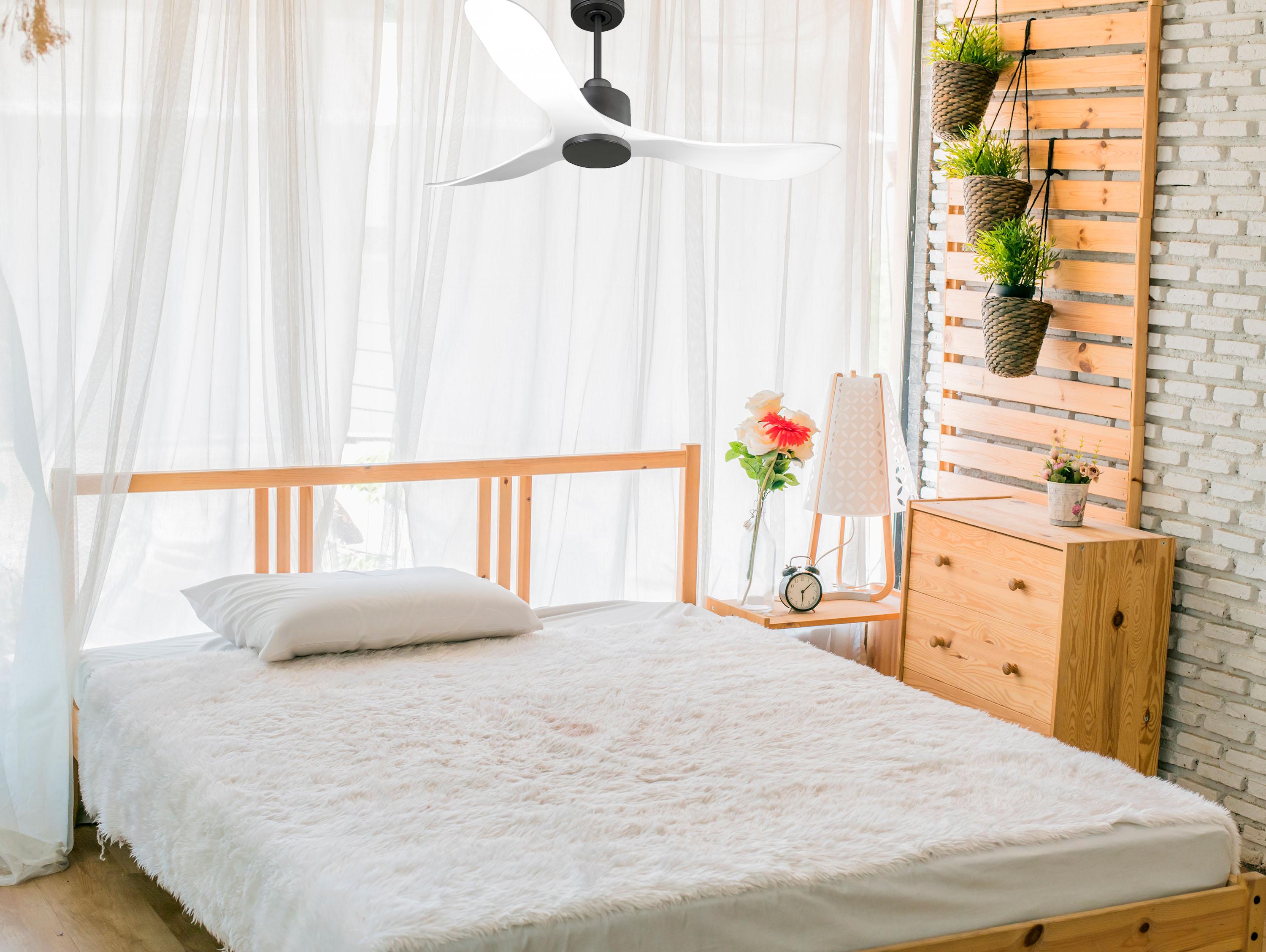 Ventilatore da soffitto Reversibile Termostato Wifi Motore CC Tetti inclinati Telecomando Hypersilence Memoria