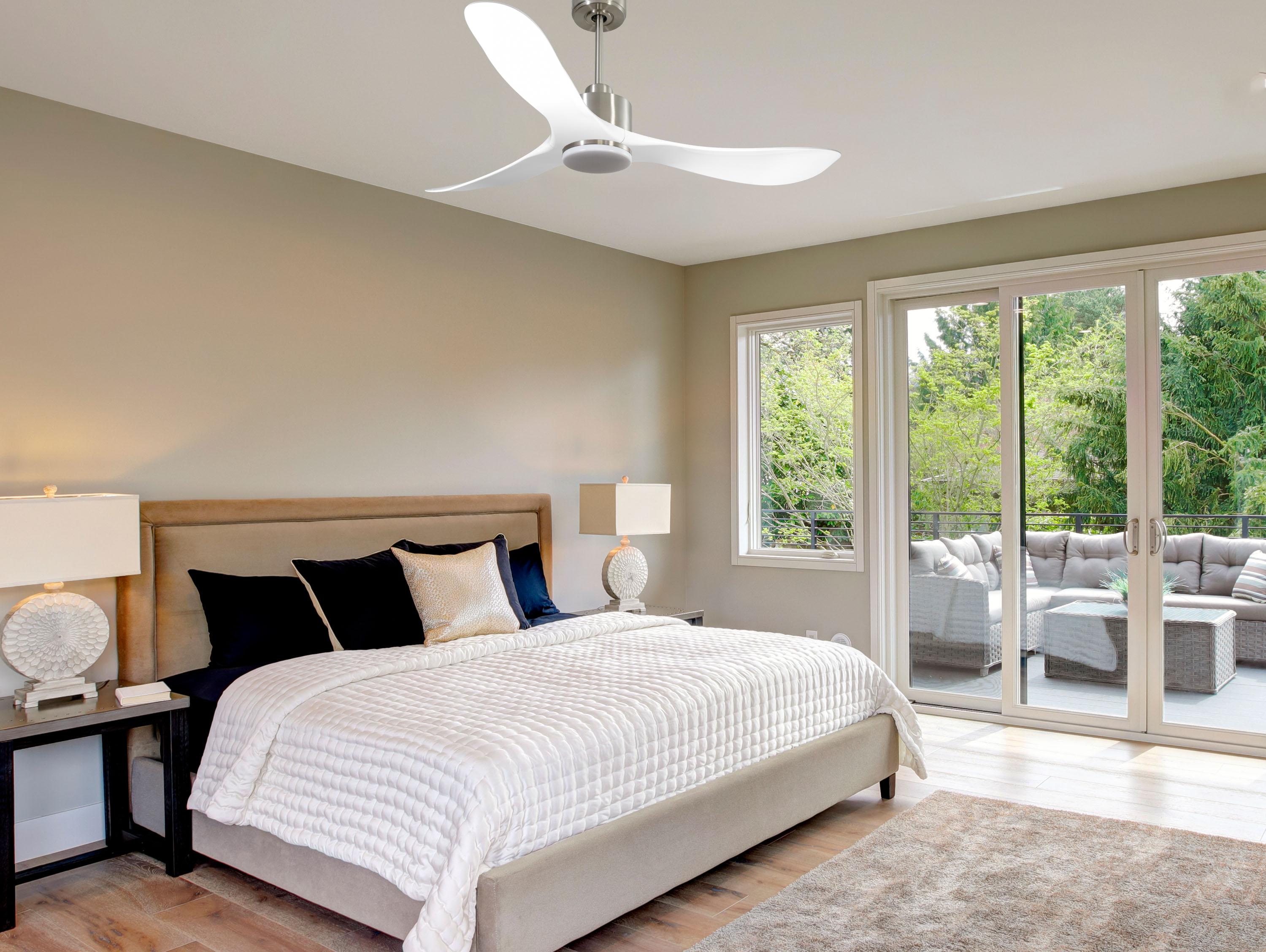 Ventilatore da soffitto Reversibile Termostato Dimmabile Wifi Motore CC Tetti inclinati Telecomando Luce a tre toni Hypersilence Memoria