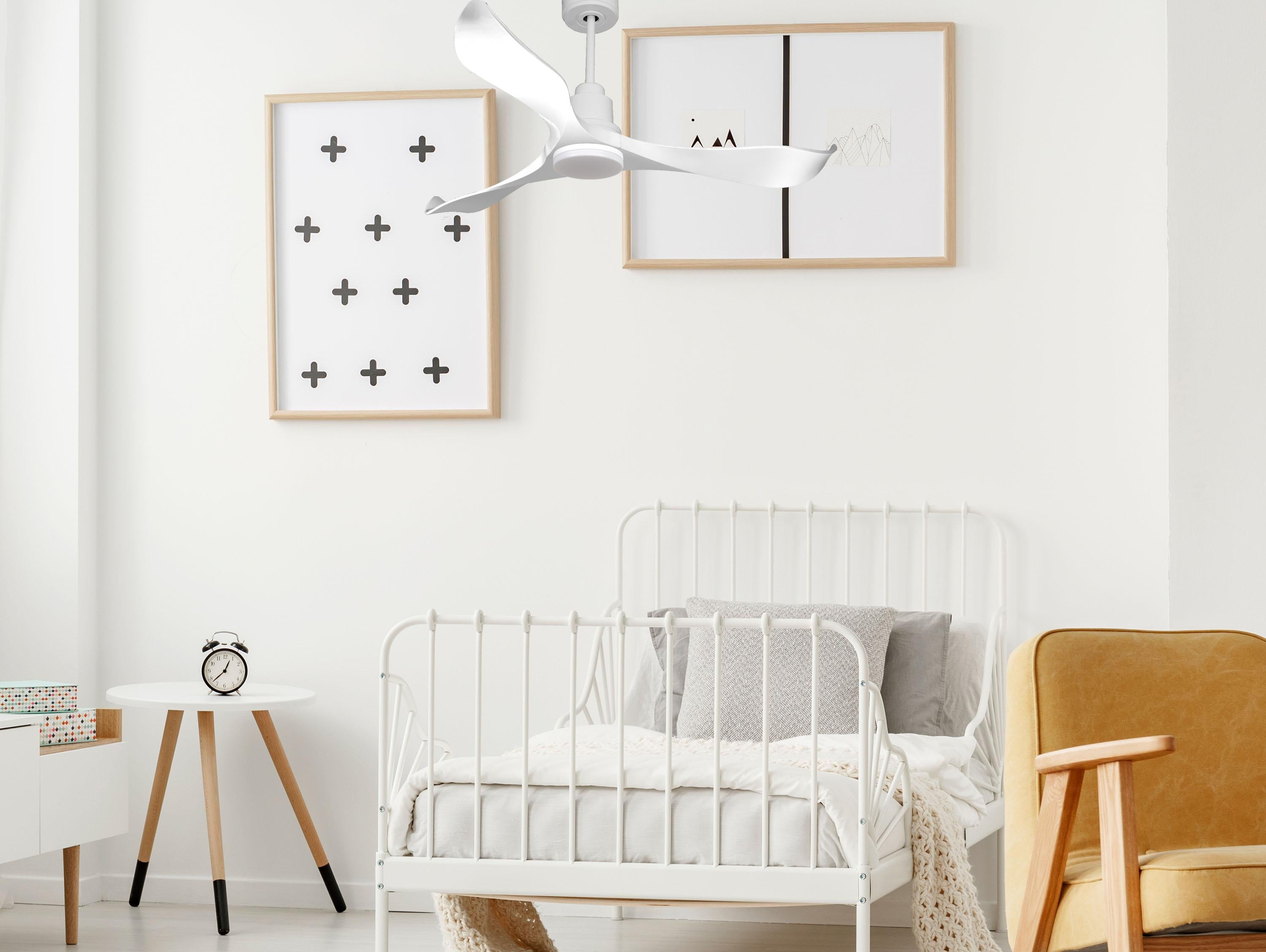 Ventilatore da soffitto Reversibile Termostato Dimmabile Wifi Motore CC Tetti inclinati Telecomando Luce a tre toni Adattatore 2/3 lame Hypersilence Memoria