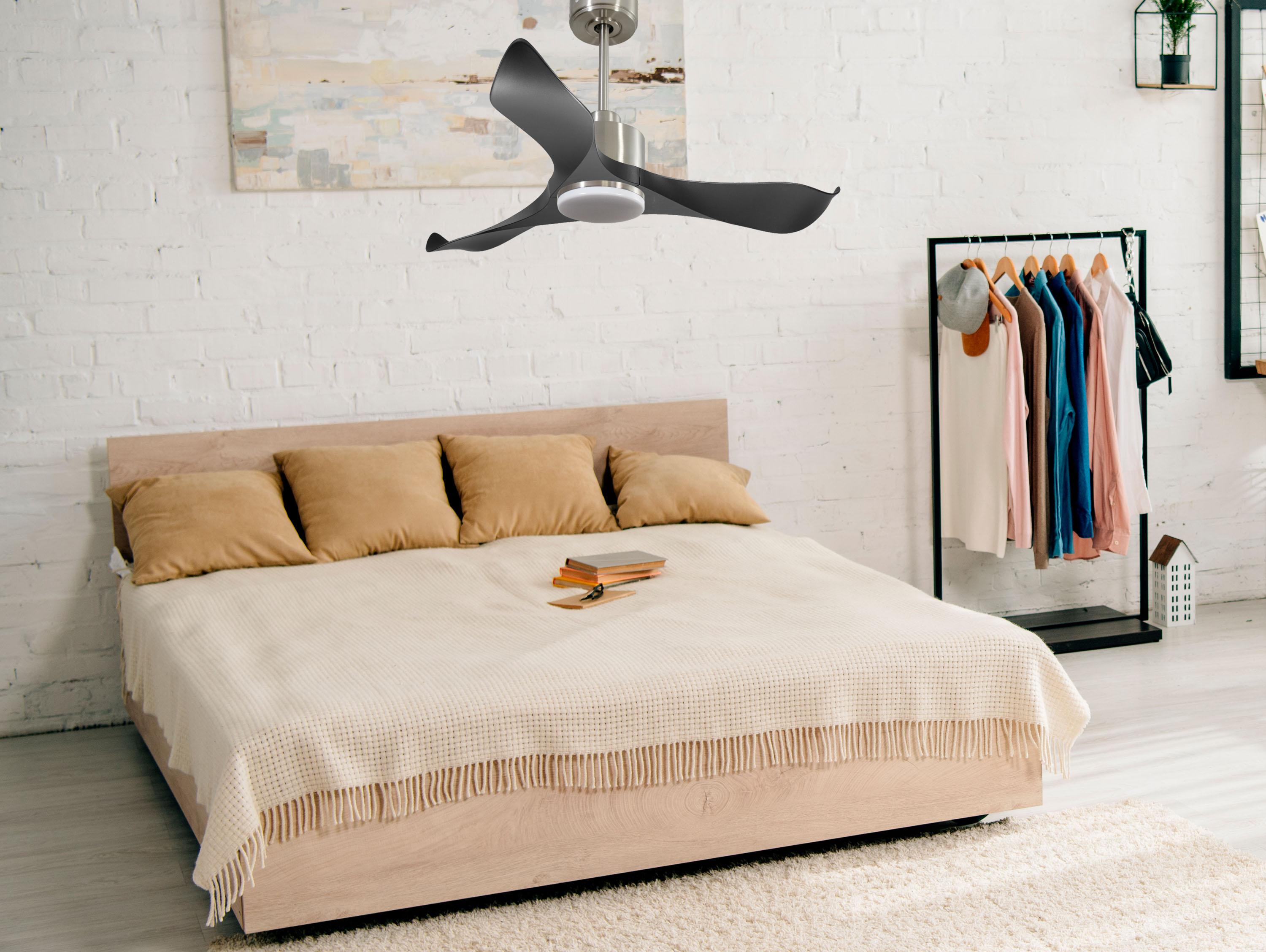 Ventilatore da soffitto Reversibile Termostato Dimmabile Wifi Motore CC Tetti inclinati Telecomando Luce a tre toni Adattatore 2/3 lame Hypersilence Memoria