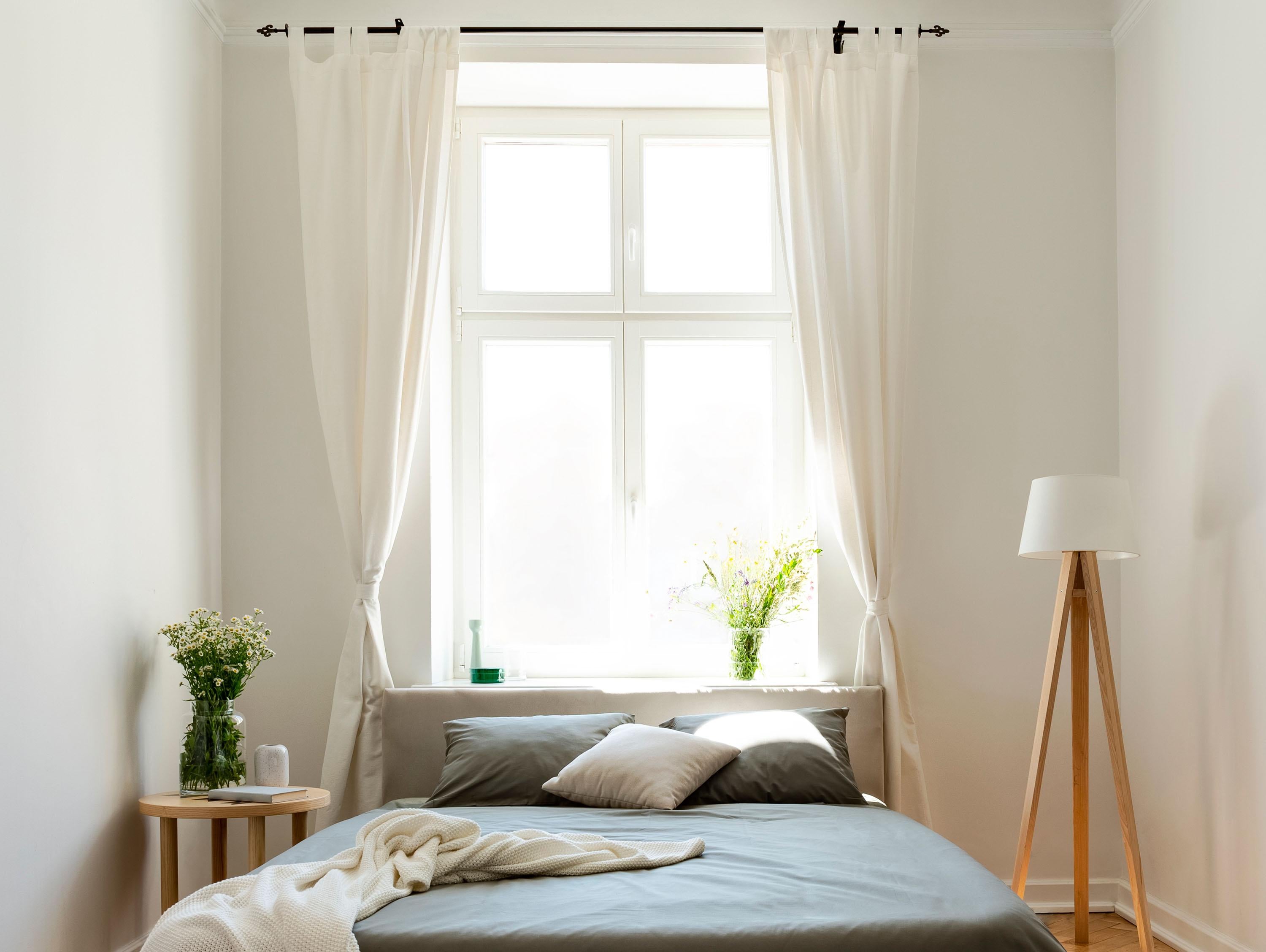 Ventilatore da soffitto Reversibile Termostato Wifi Motore CC Tetti inclinati Telecomando Adattatore 2/3 lame Hypersilence Memoria Shopify Vendible (AUTOMATICO)
