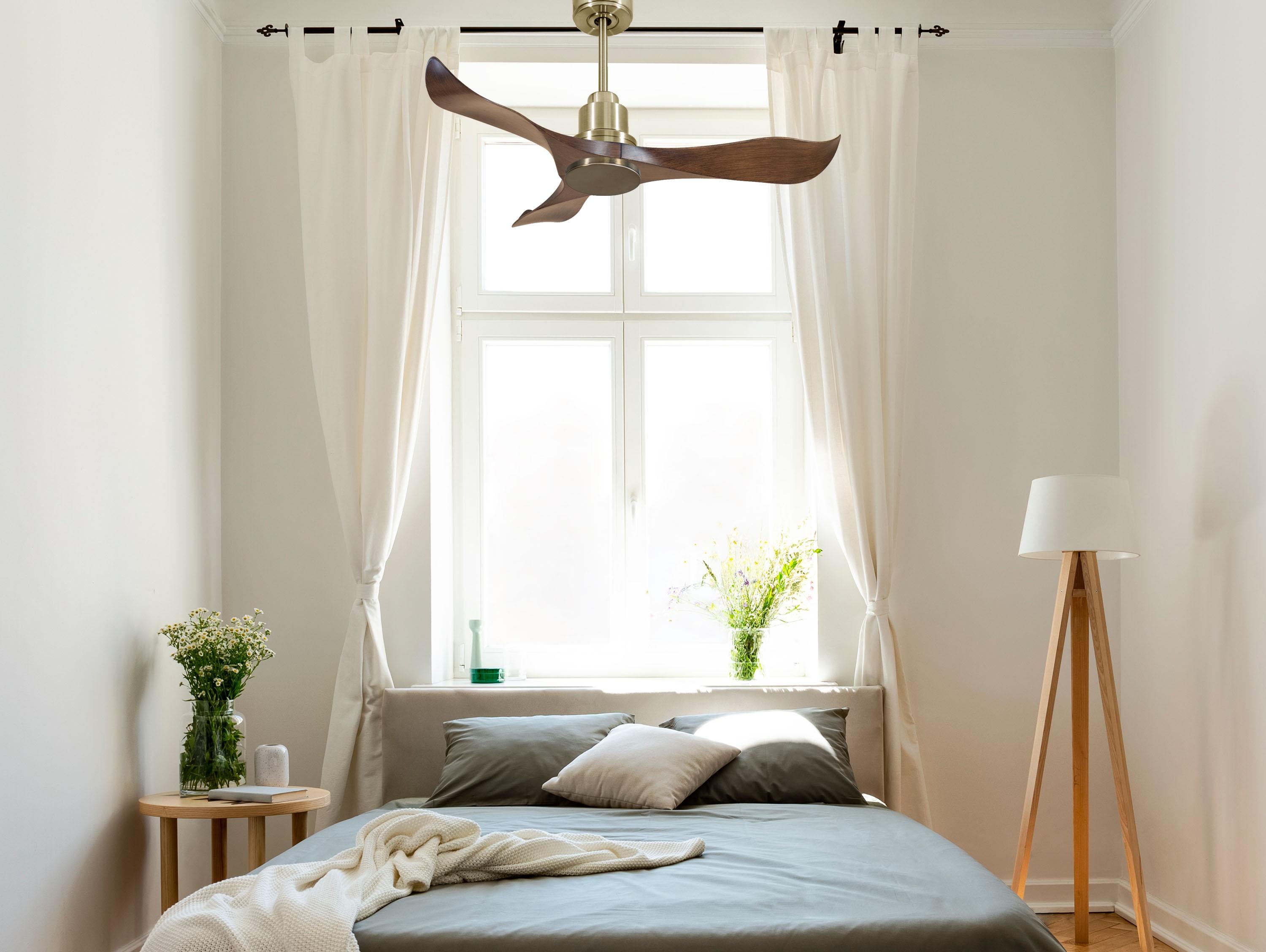 Ventilatore da soffitto Reversibile Termostato Wifi Motore CC Tetti inclinati Telecomando Adattatore 2/3 lame Hypersilence Memoria