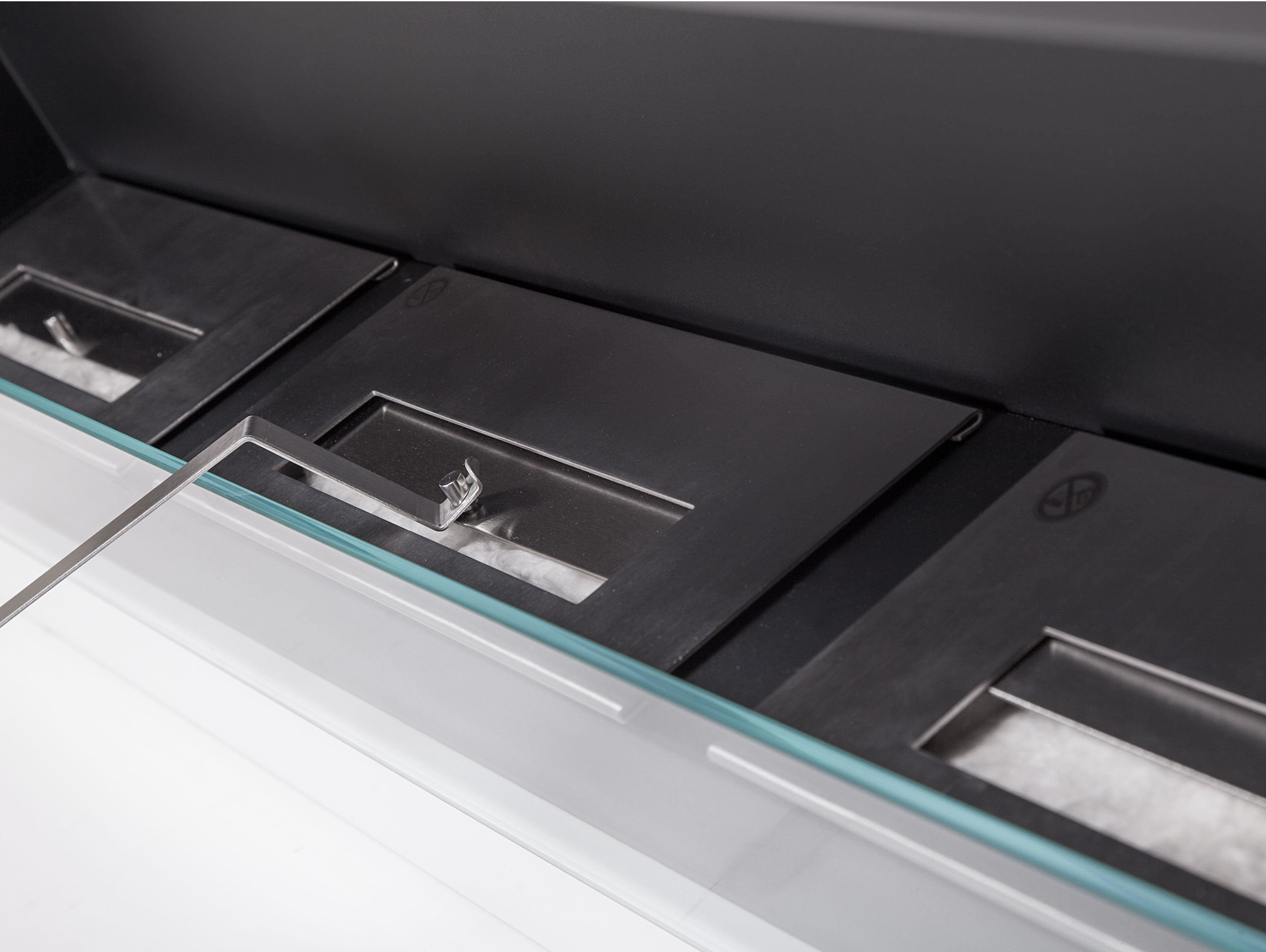 MELIBEA: Camino a etanolo da parete bianco con 3 fiamme