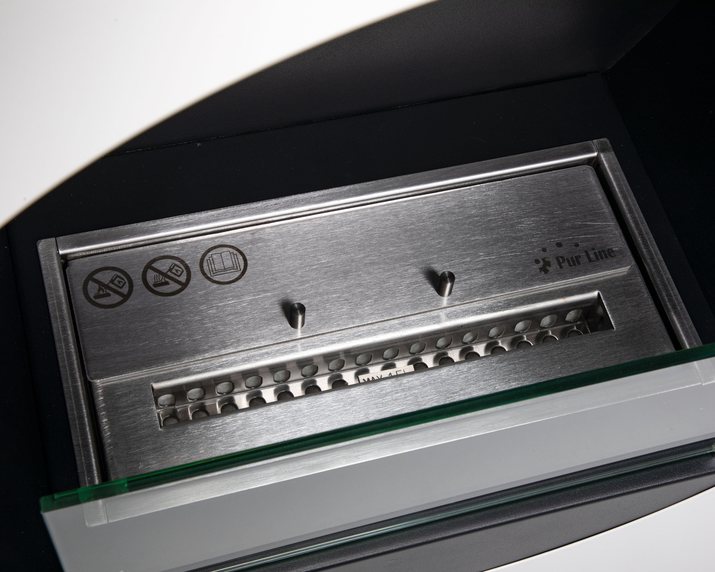 Potenza massima 2500 W Camino a etanolo in acciaio laccato bianco con vetro di sicurezza