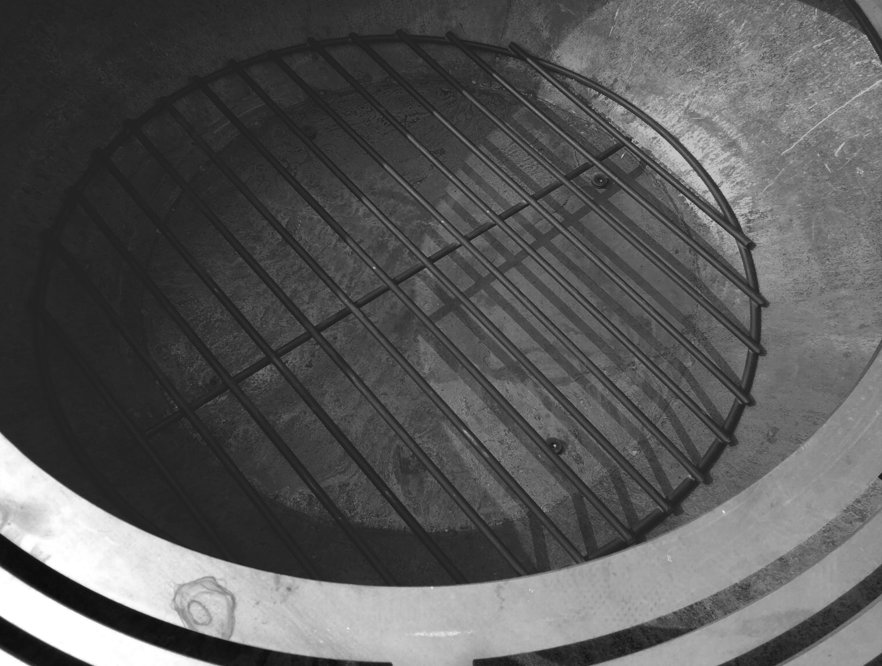Barbecue in acciaio corten con piastra e griglia