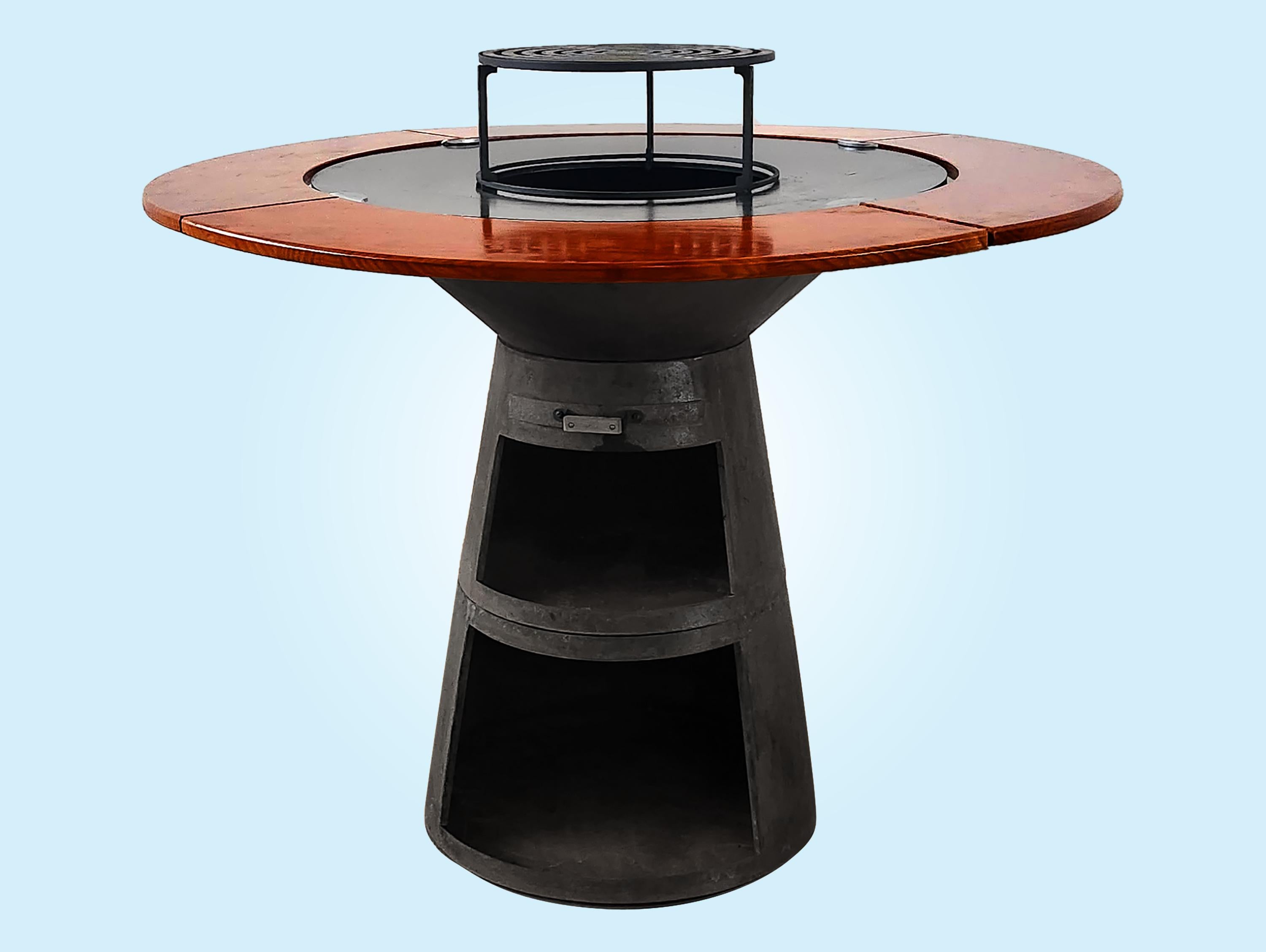 Barbecue rotondo con piastra e griglia in acciaio e piano in legno