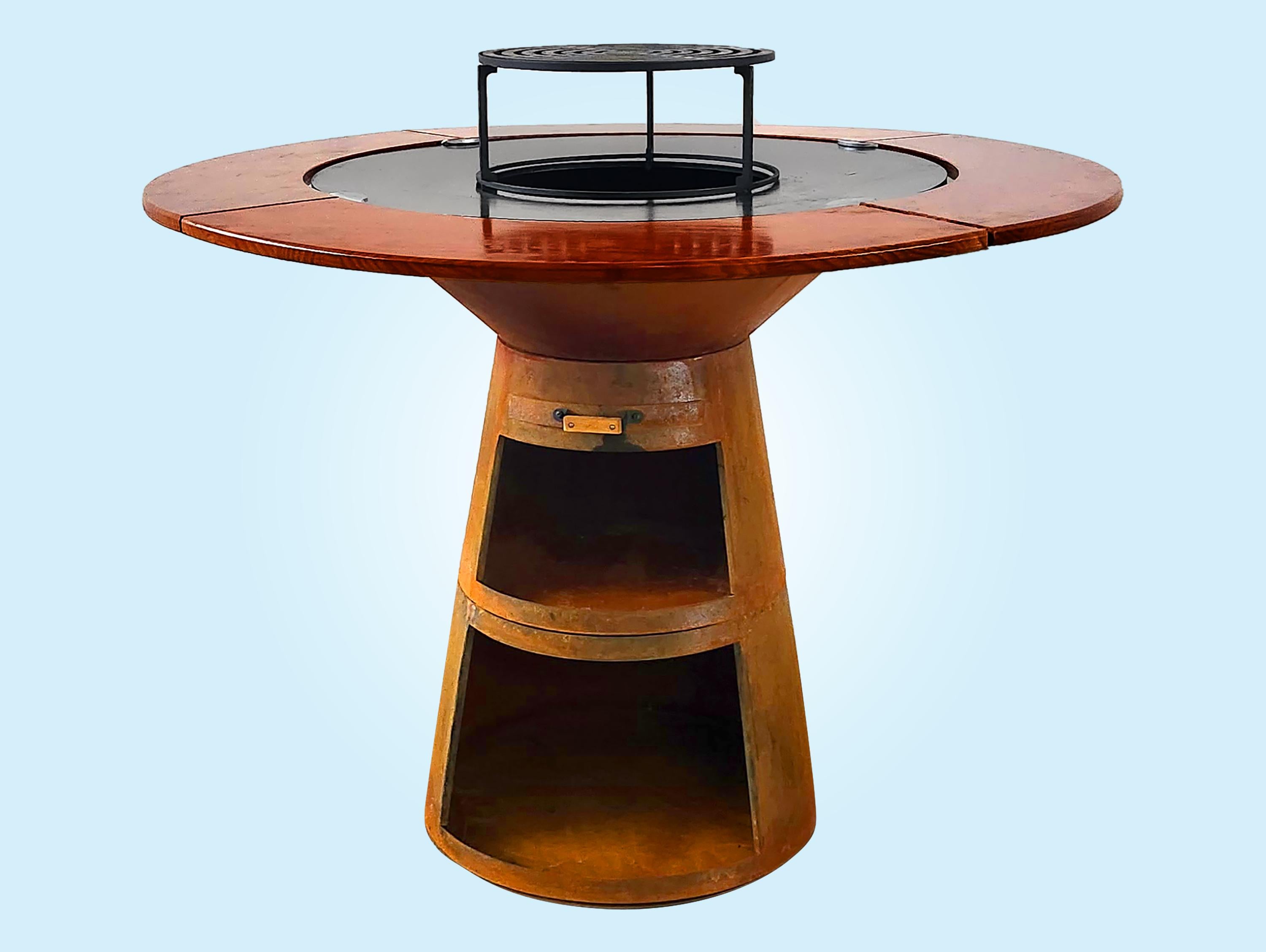 Barbecue rotondo con piastra e griglia in acciaio e piano in legno