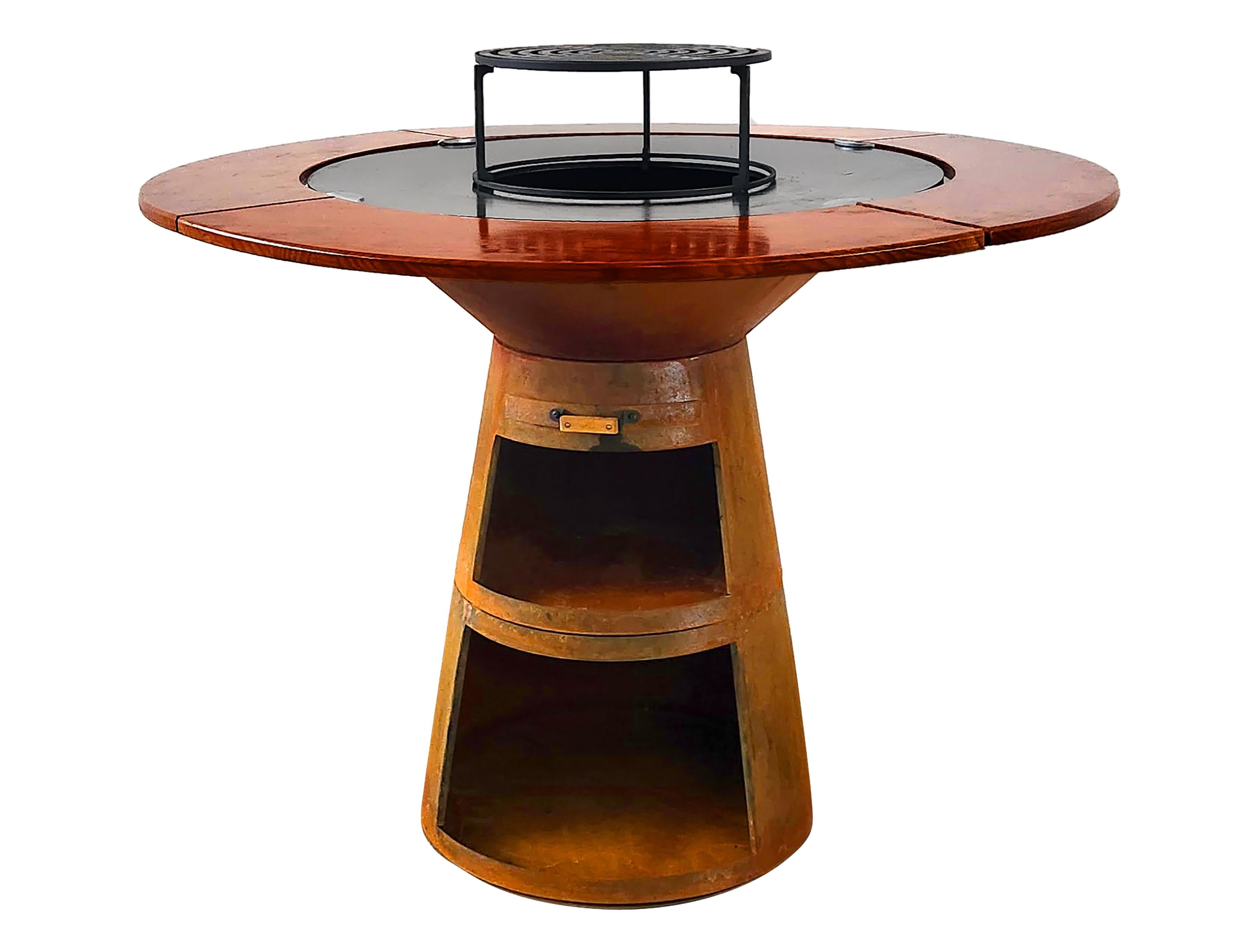 Barbecue rotondo con piastra e griglia in acciaio e piano in legno