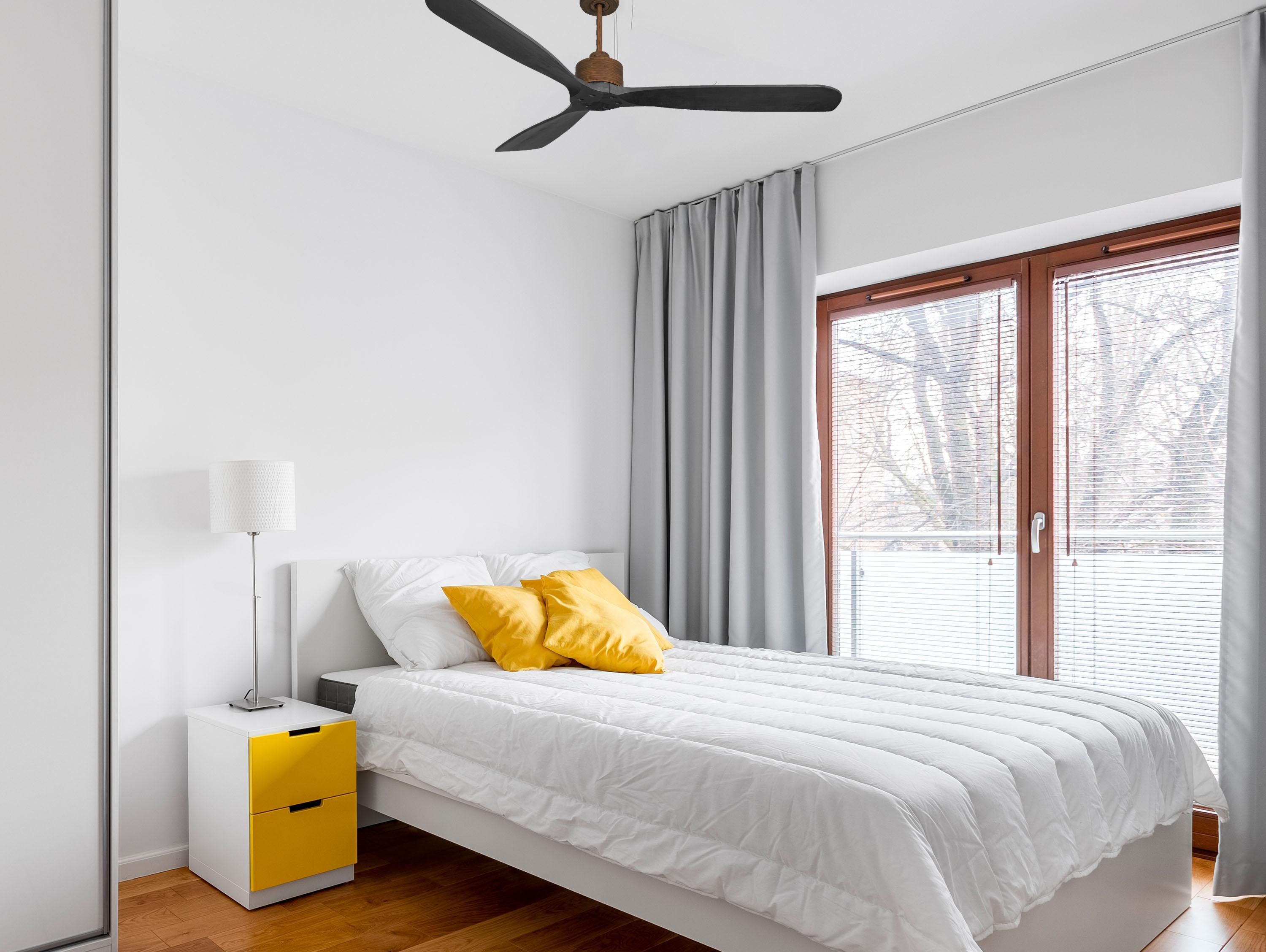 Ventilatore da soffitto Reversibile Termostato Wifi Motore CC Tetti inclinati Telecomando Hypersilence Memoria FullWood