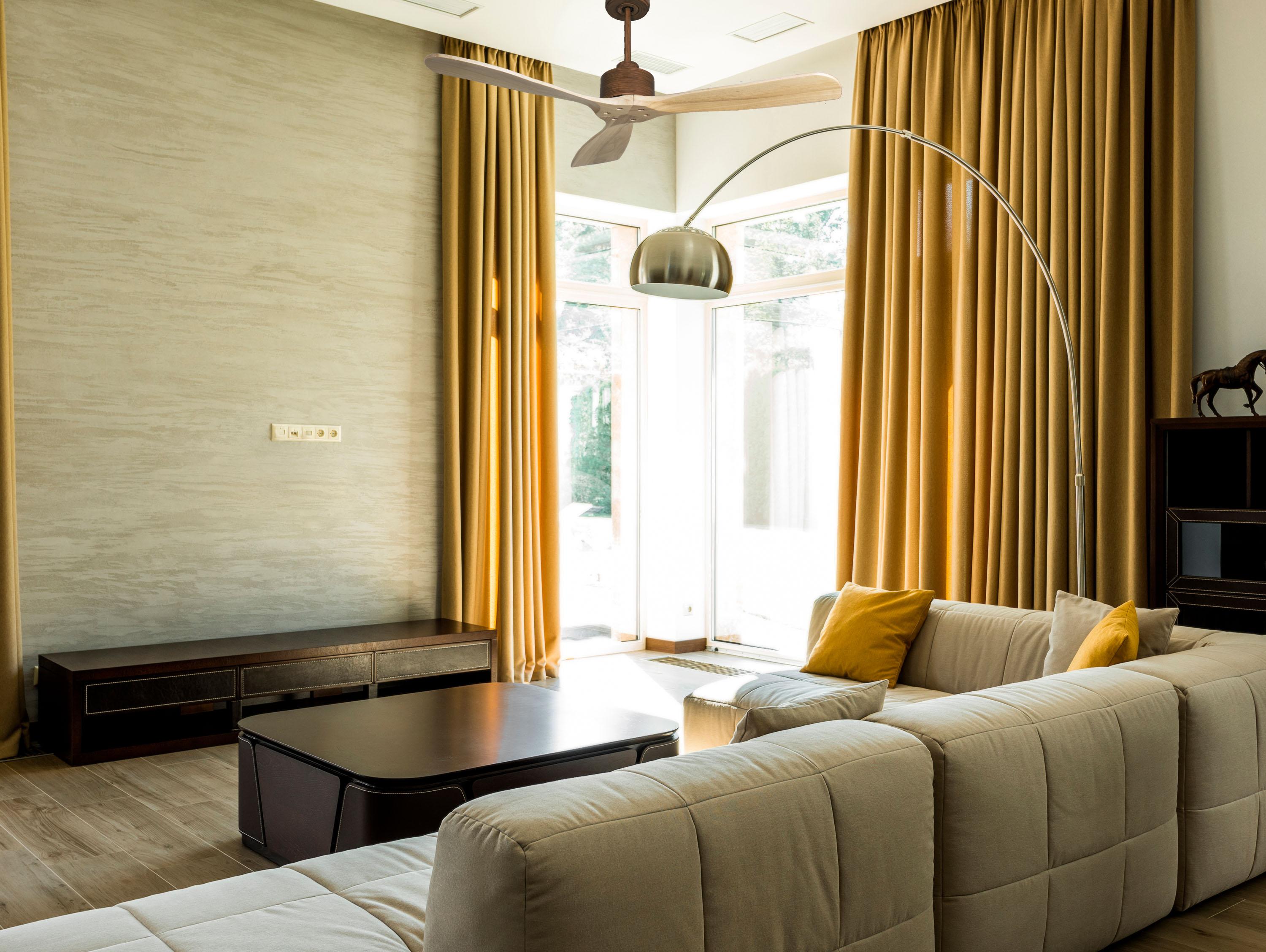 Ventilatore da soffitto Reversibile Termostato Wifi Motore CC Tetti inclinati Telecomando Hypersilence Memoria FullWood