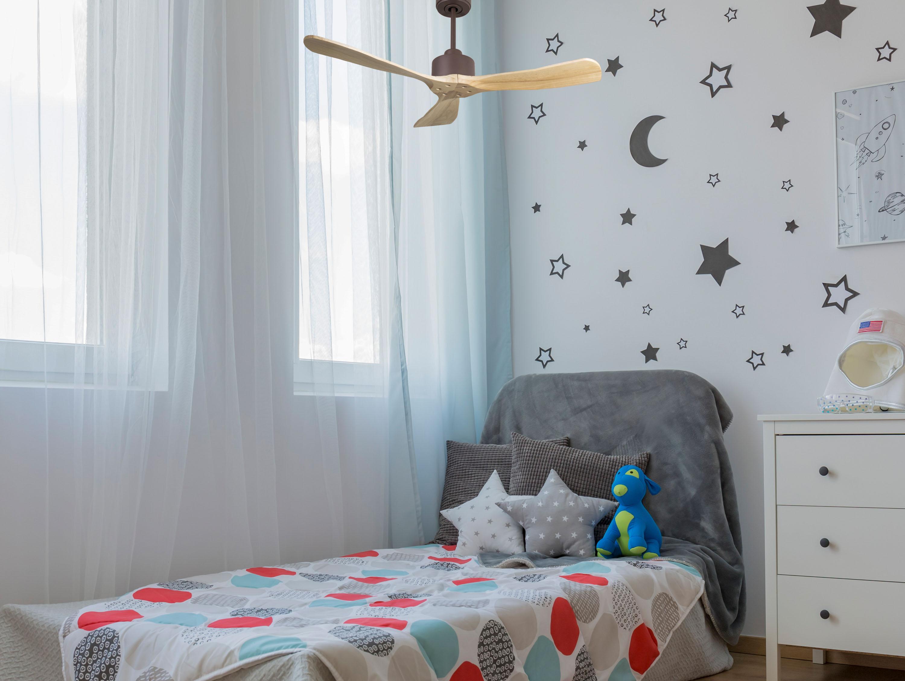 Ventilatore da soffitto Reversibile Termostato Wifi Motore CC Tetti inclinati Telecomando Hypersilence Memoria FullWood