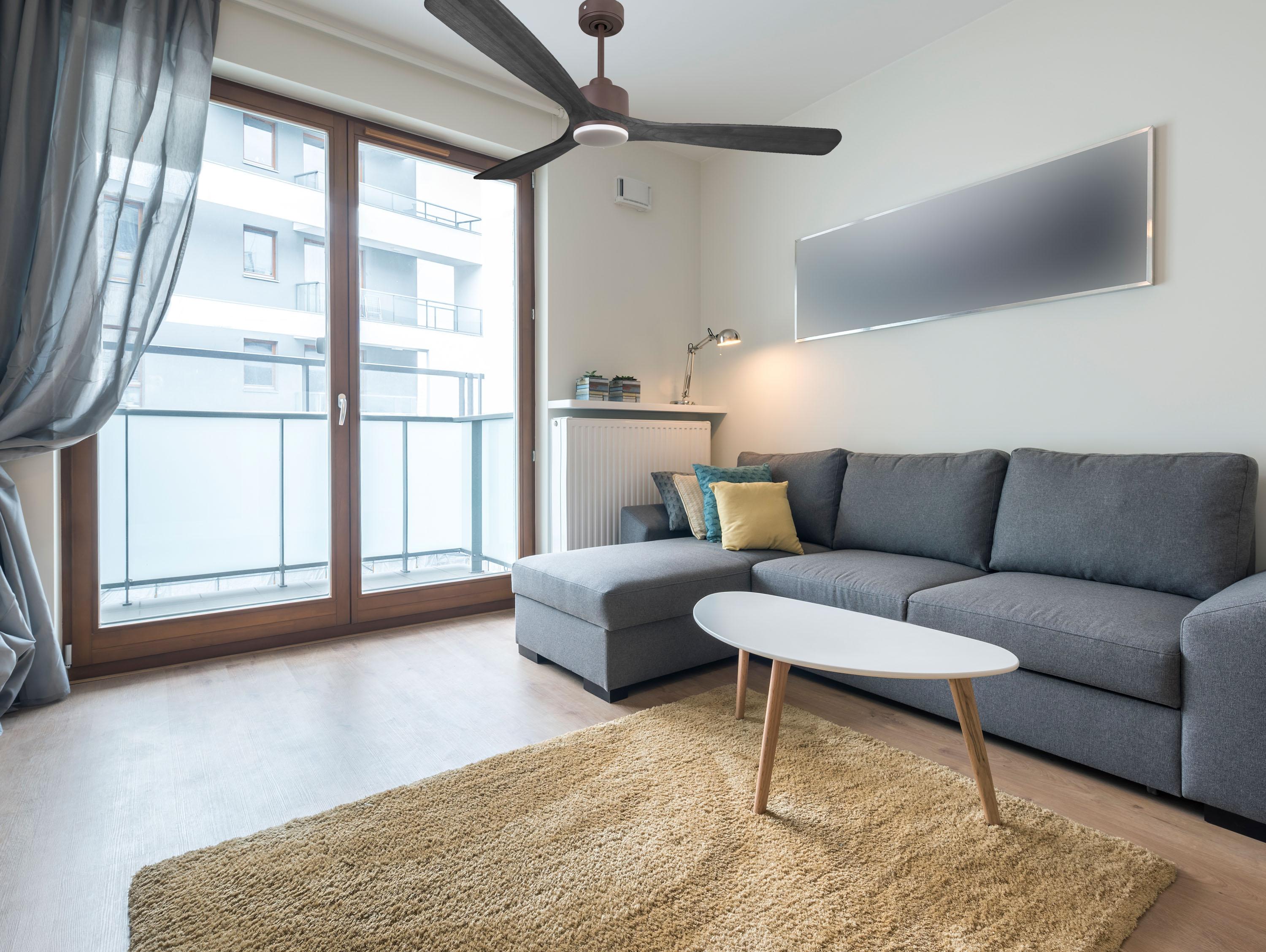 Ventilatore da soffitto Reversibile Termostato Dimmabile Wifi Motore CC Tetti inclinati Telecomando Luce a tre toni Hypersilence Memoria