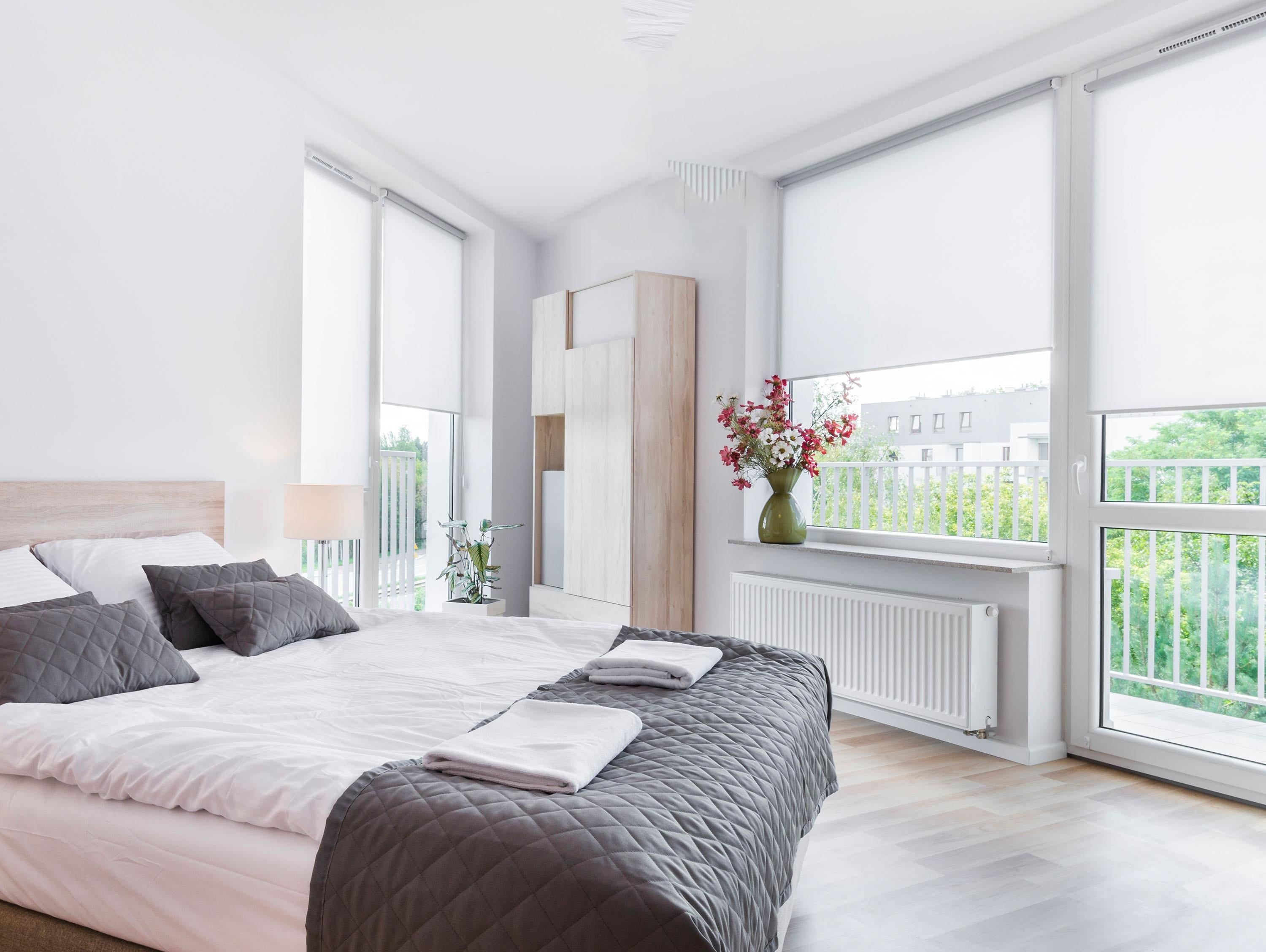 Ventilatore da soffitto Reversibile Termostato Wifi Motore CC Tetti inclinati Telecomando Hypersilence Memoria Shopify Vendible (AUTOMATICO)