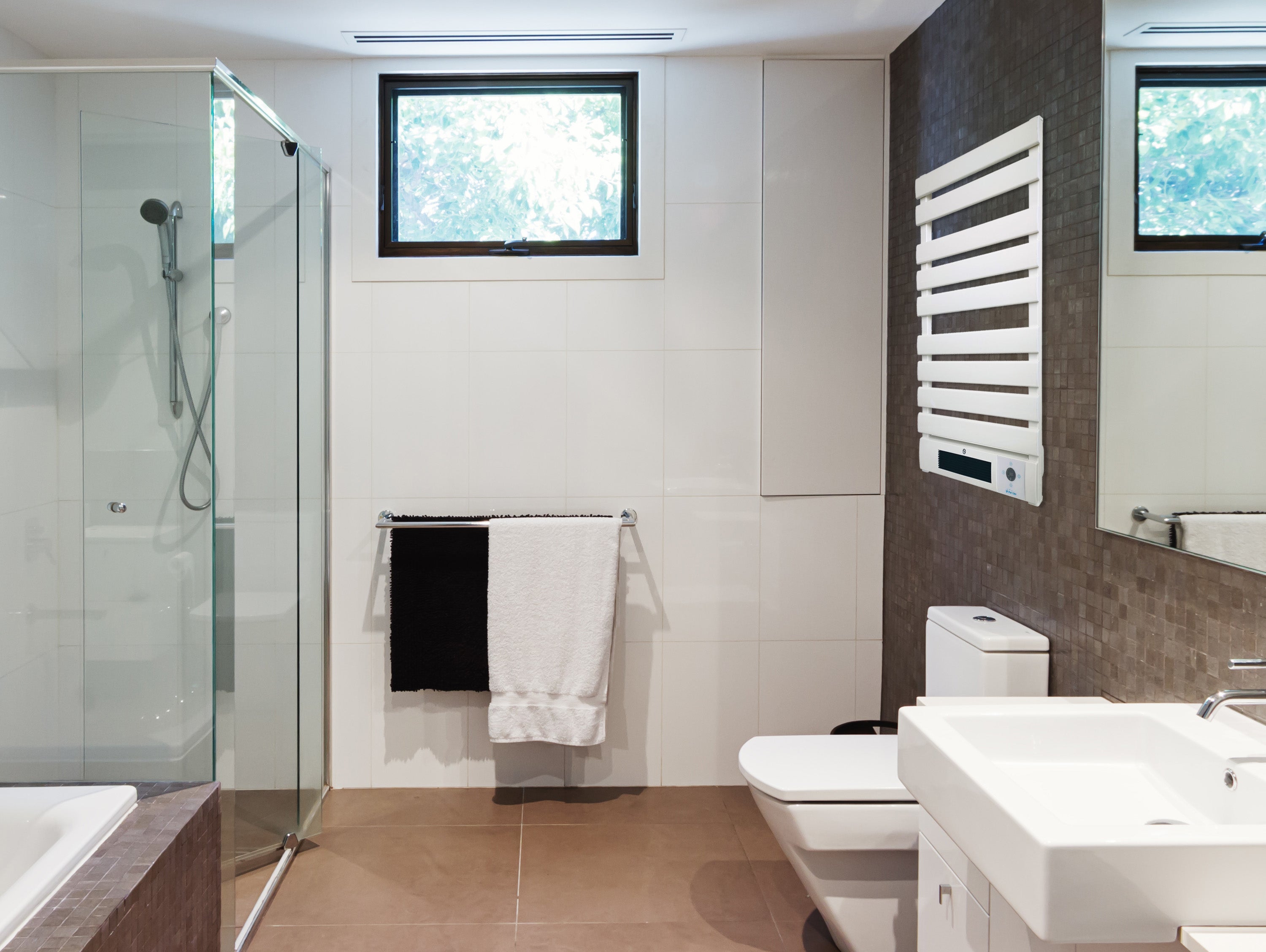 Scaldasalviette elettrico 1500W in alluminio bianco con display a LED