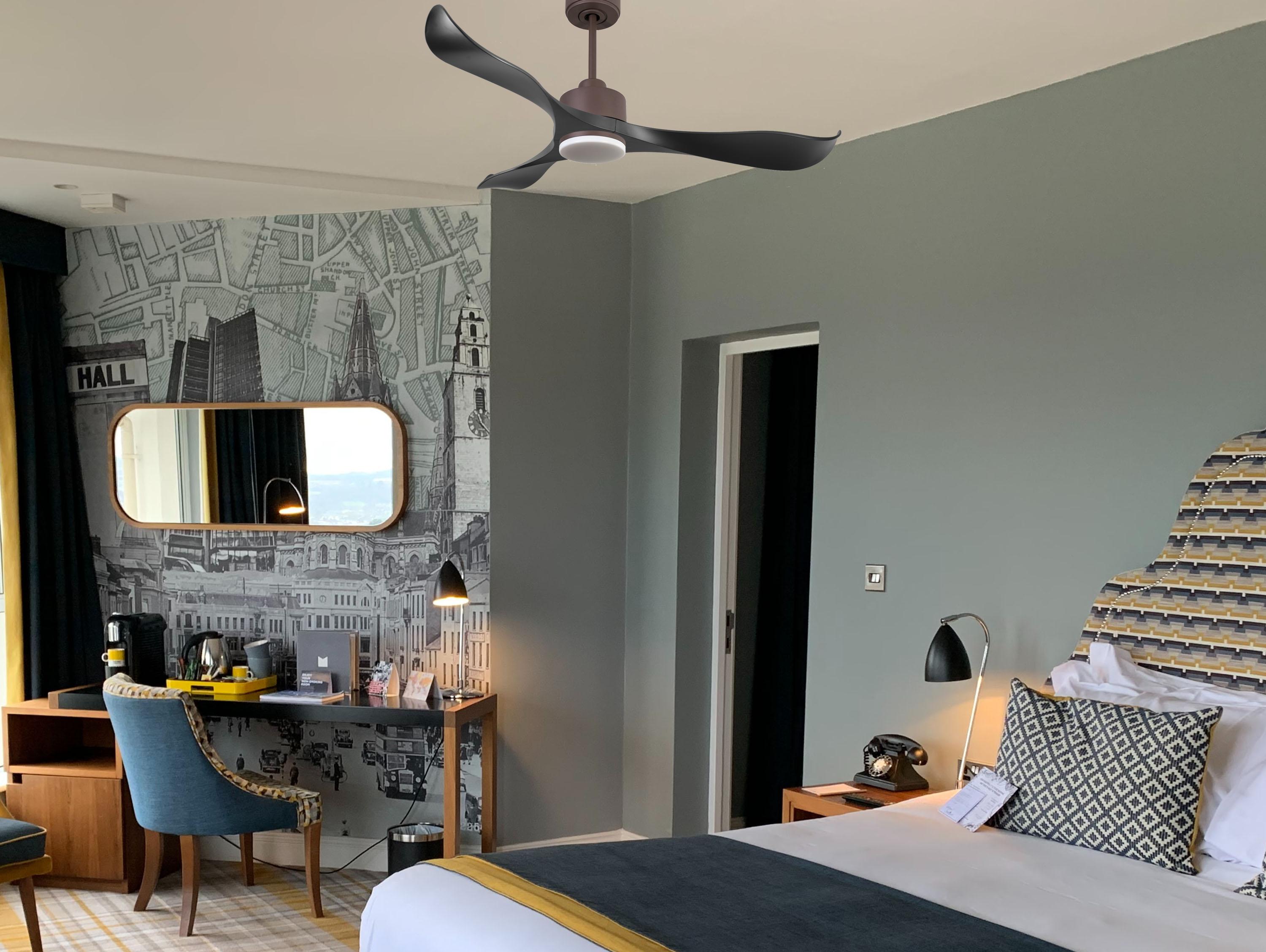 Ventilatore da soffitto Reversibile Termostato Dimmabile Wifi Motore CC Tetti inclinati Telecomando Luce a tre toni Adattatore 2/3 lame Hypersilence Memoria