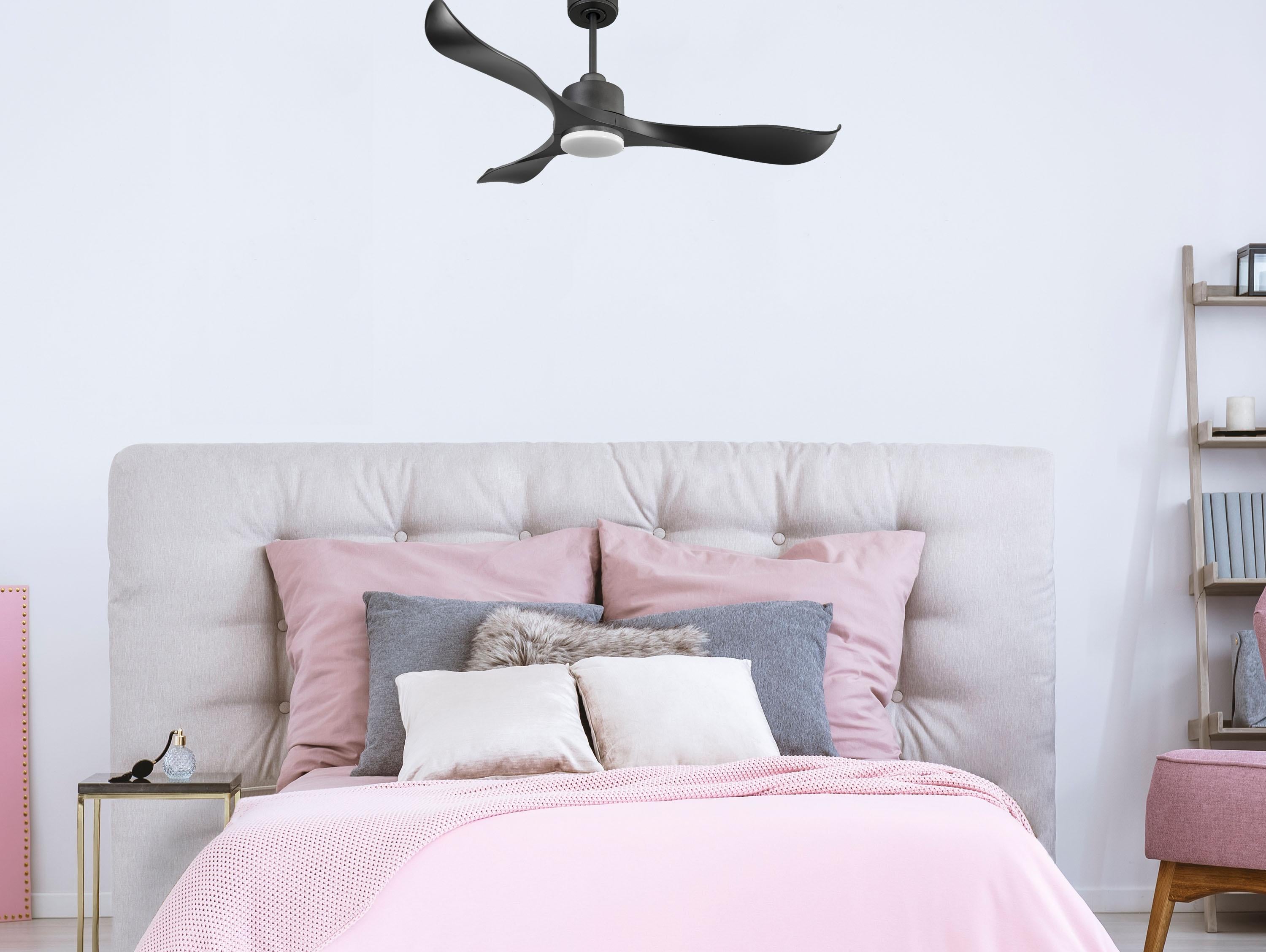 Ventilatore da soffitto Reversibile Termostato Dimmabile Wifi Motore CC Tetti inclinati Telecomando Luce a tre toni Adattatore 2/3 lame Hypersilence Memoria