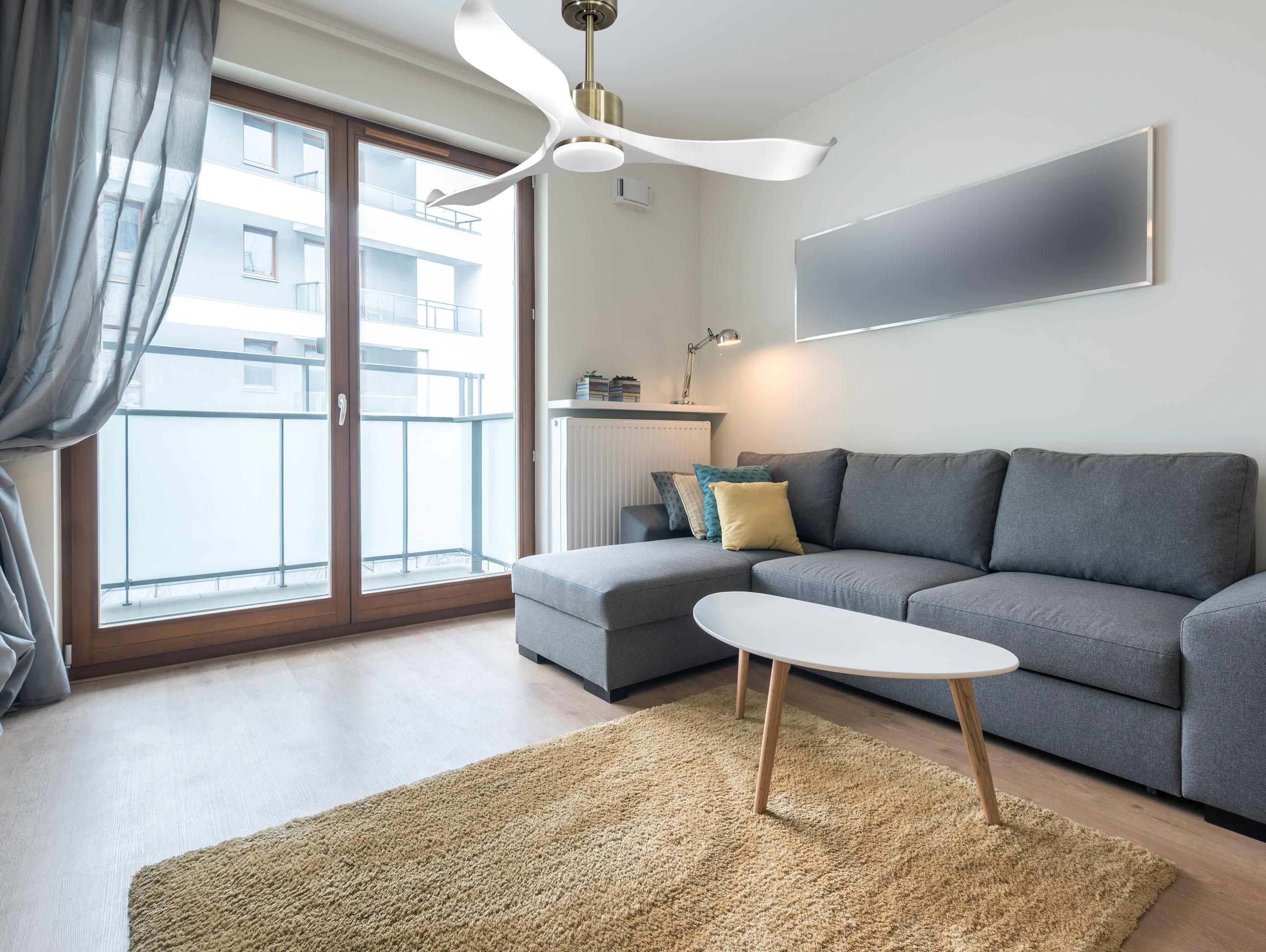 Ventilatore da soffitto Reversibile Termostato Dimmabile Wifi Motore CC Tetti inclinati Telecomando Luce a tre toni Adattatore 2/3 lame Hypersilence Memoria