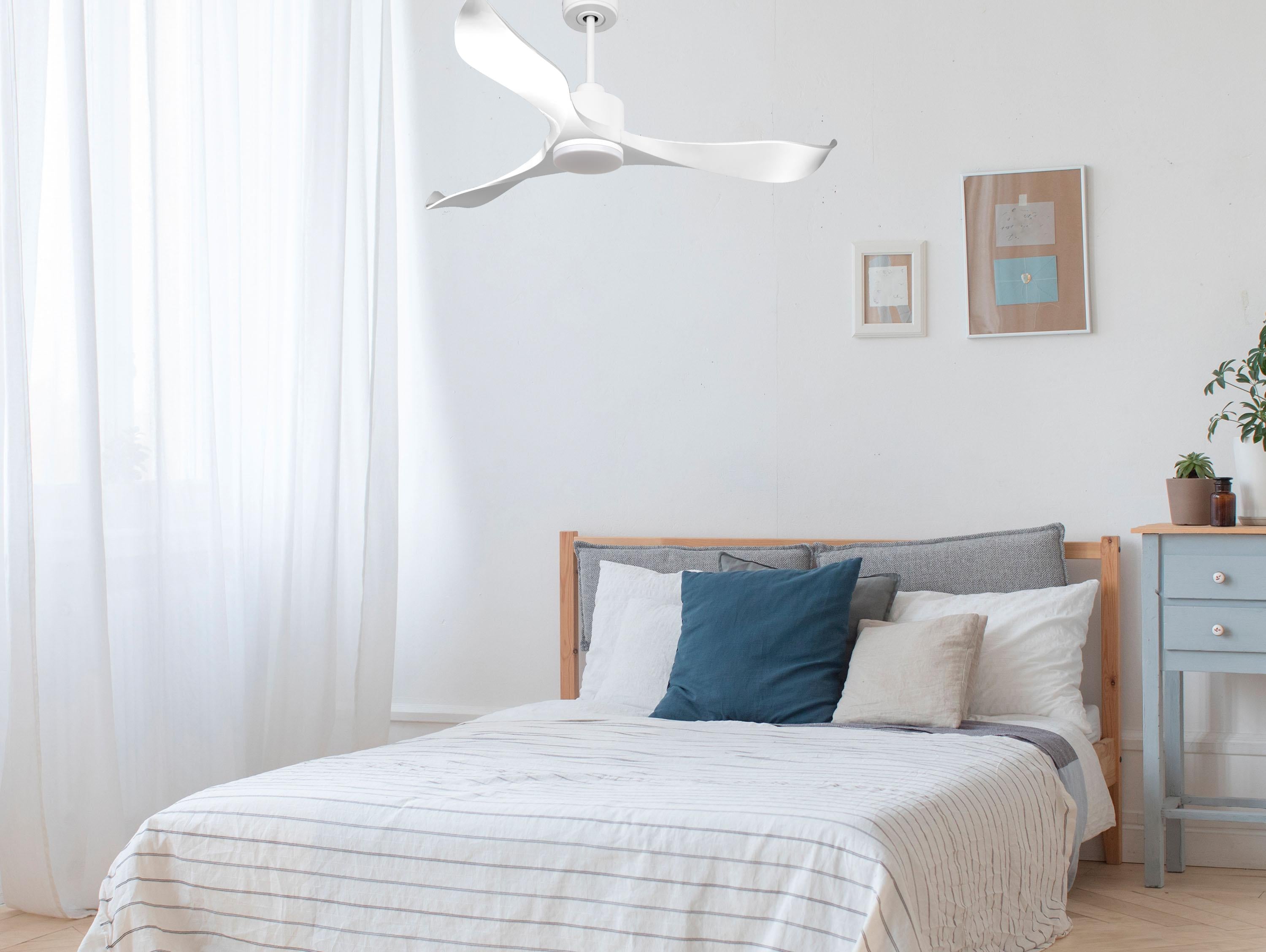 Ventilatore da soffitto Reversibile Termostato Dimmabile Wifi Motore CC Tetti inclinati Telecomando Luce a tre toni Adattatore 2/3 lame Hypersilence Memoria