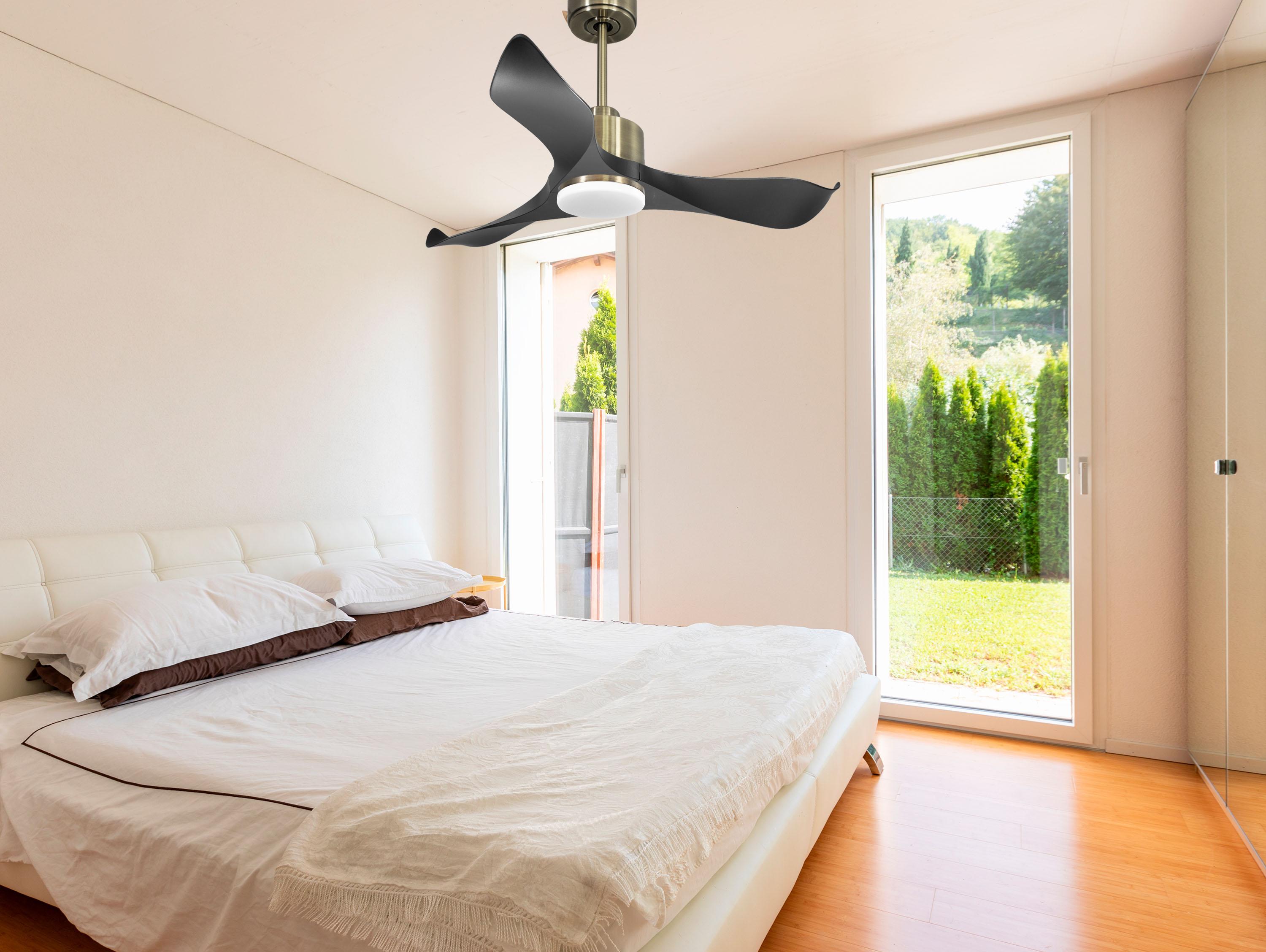Ventilatore da soffitto Reversibile Termostato Dimmabile Wifi Motore CC Tetti inclinati Telecomando Luce a tre toni Adattatore 2/3 lame Hypersilence Memoria