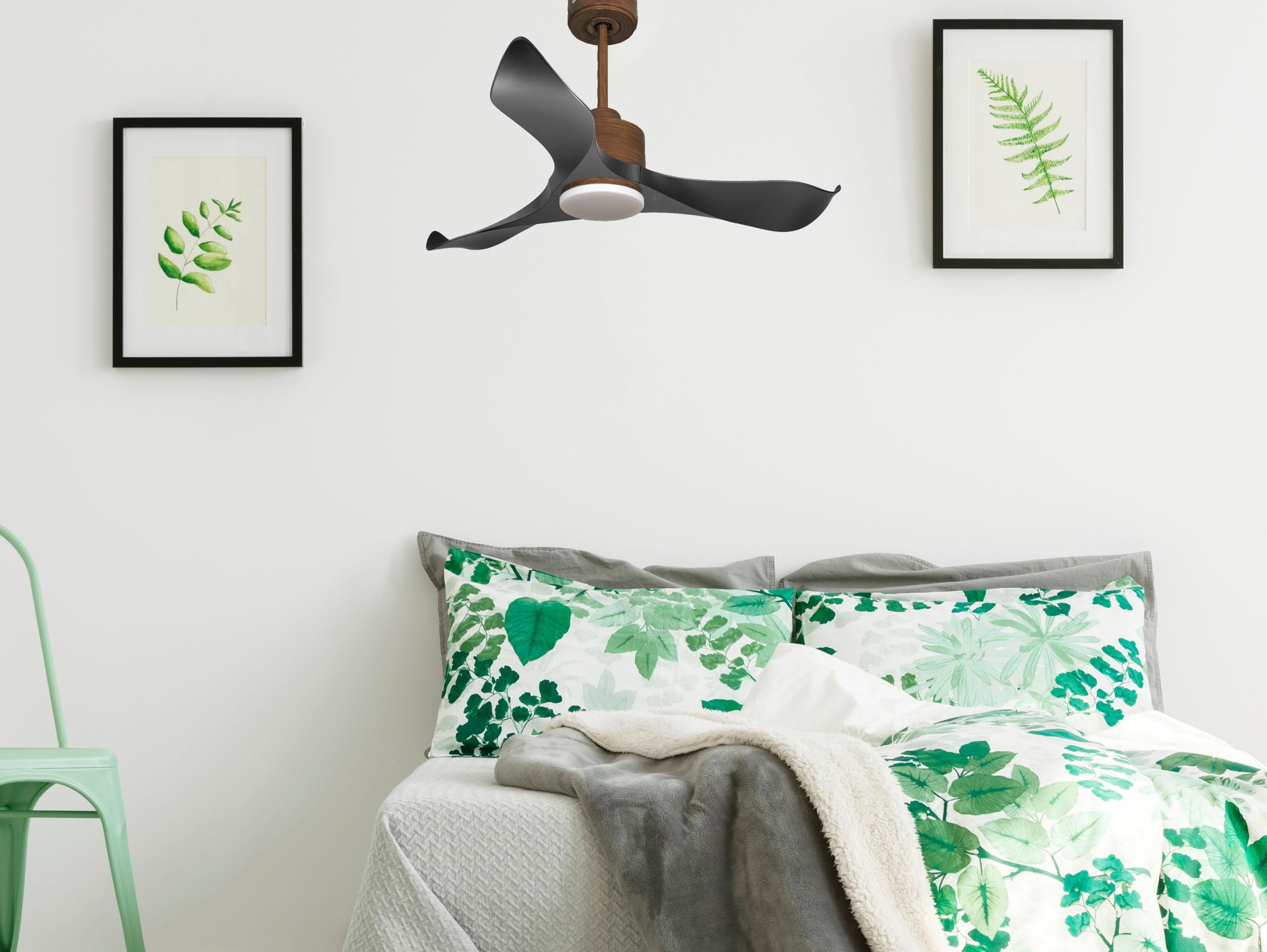 Ventilatore da soffitto Reversibile Termostato Dimmabile Wifi Motore CC Tetti inclinati Telecomando Luce a tre toni Adattatore 2/3 lame Hypersilence Memoria