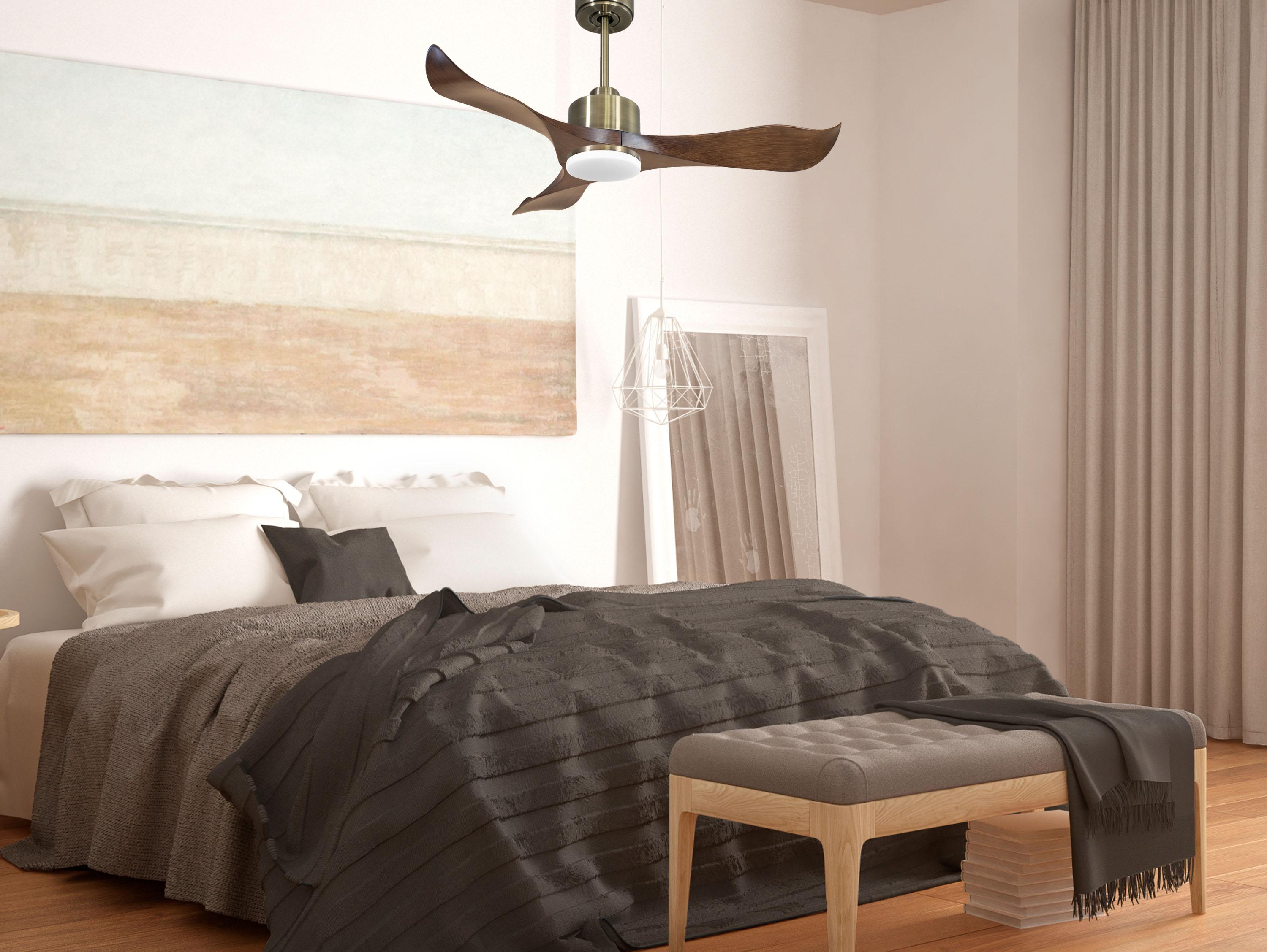 Ventilatore da soffitto Reversibile Termostato Dimmabile Wifi Motore CC Tetti inclinati Telecomando Luce a tre toni Adattatore 2/3 lame Hypersilence Memoria