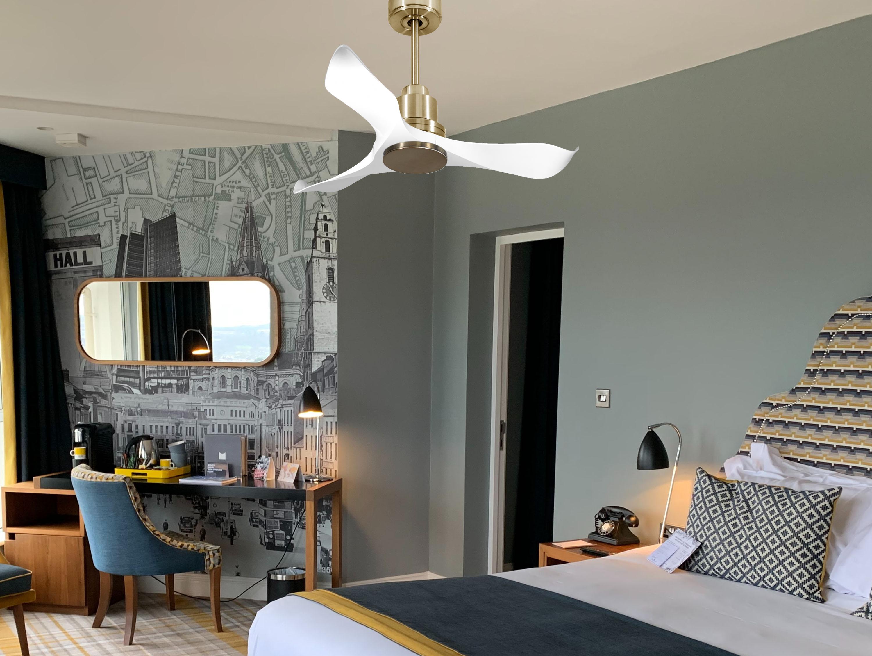 Ventilatore da soffitto Reversibile Termostato Wifi Motore CC Tetti inclinati Telecomando Adattatore 2/3 lame Hypersilence Memoria Shopify Vendible (AUTOMATICO)