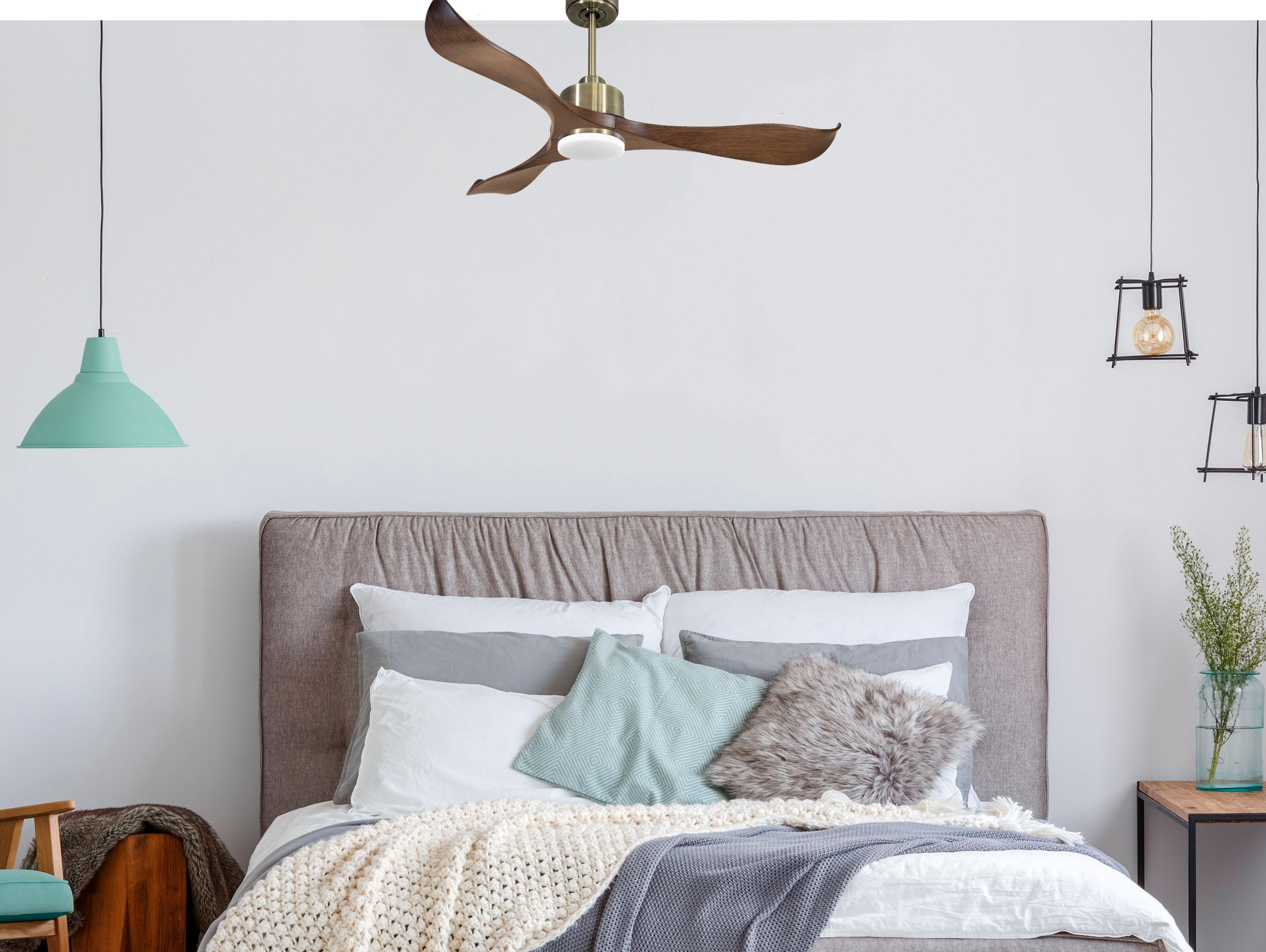 Ventilatore da soffitto Reversibile Termostato Dimmabile Wifi Motore CC Tetti inclinati Telecomando Luce a tre toni Adattatore 2/3 lame Hypersilence Memoria