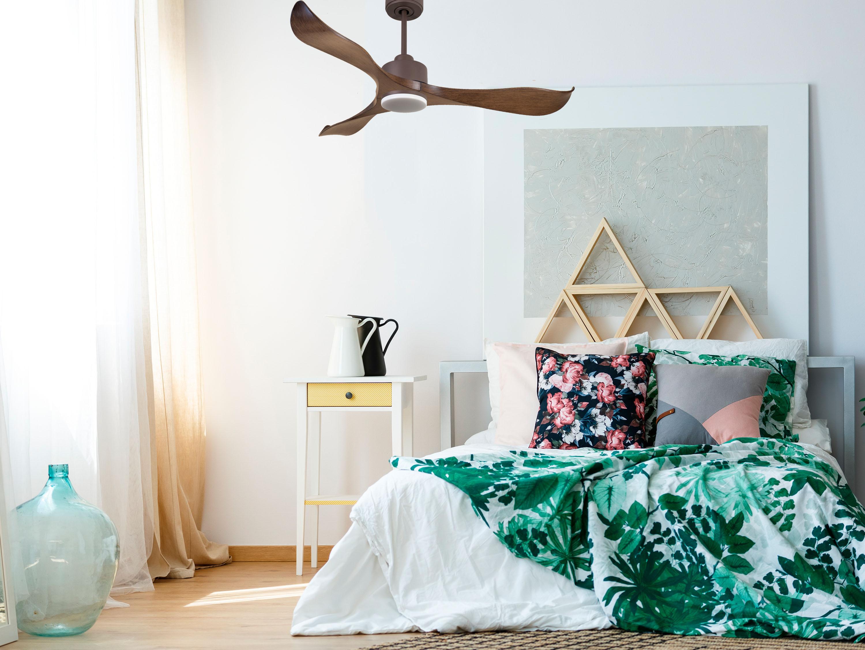 Ventilatore da soffitto Reversibile Termostato Dimmabile Wifi Motore CC Tetti inclinati Telecomando Luce a tre toni Adattatore 2/3 lame Hypersilence Memoria