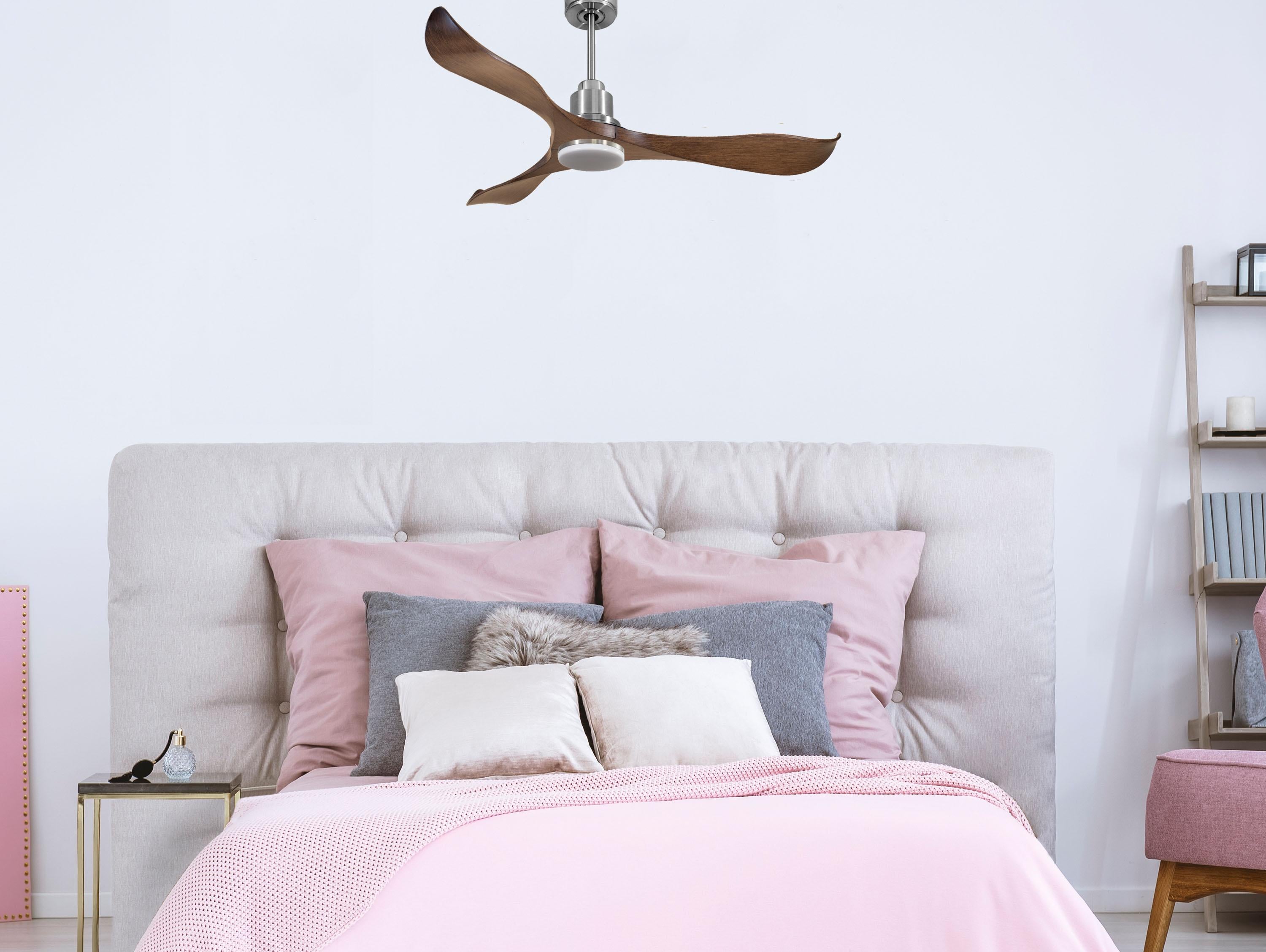 Ventilatore da soffitto Reversibile Termostato Dimmabile Wifi Motore CC Tetti inclinati Telecomando Luce a tre toni Adattatore 2/3 lame Hypersilence Memoria